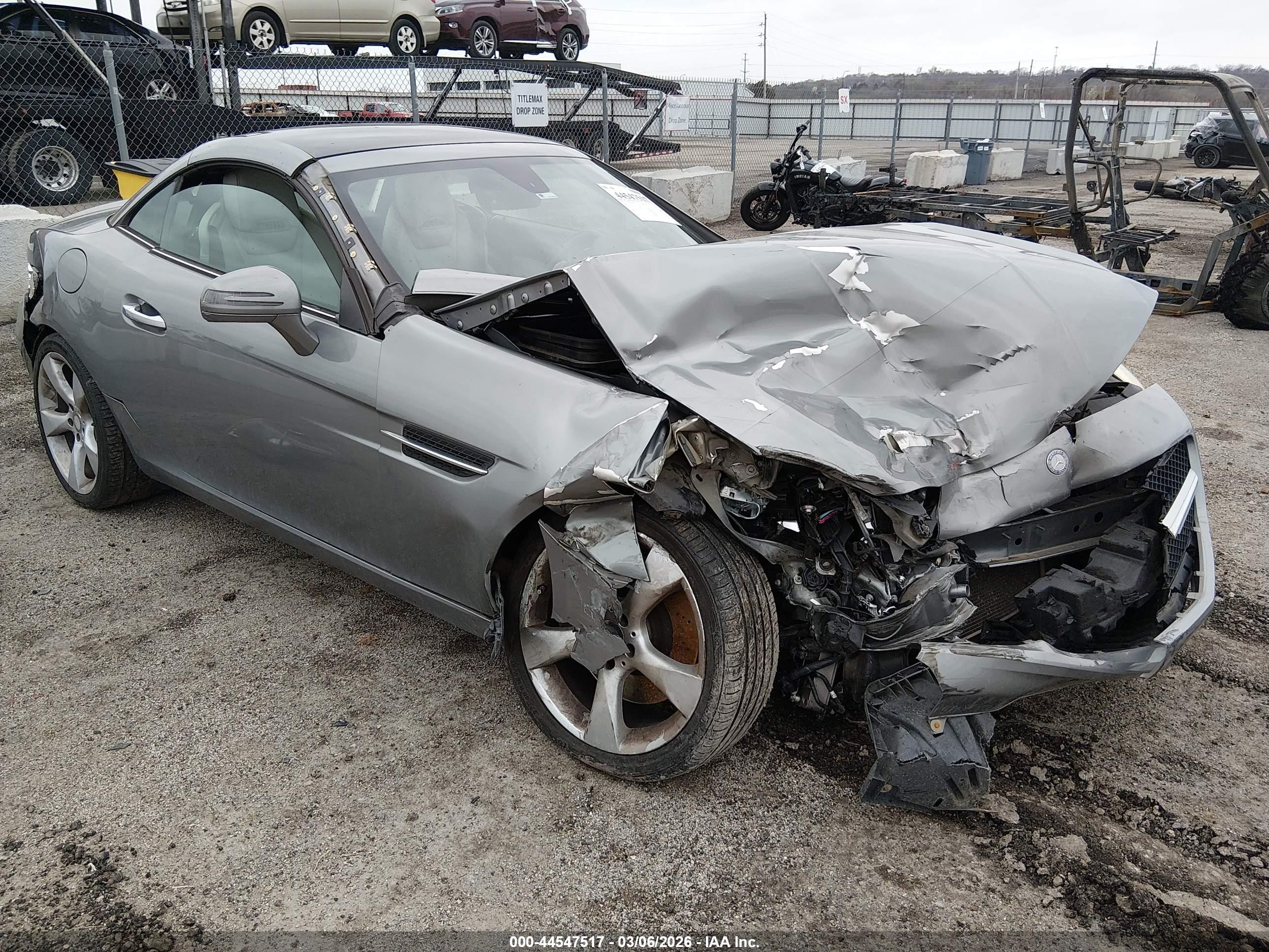 2012 Mercedes-Benz SLK 350, VIN WDDPK5HA3CF017854 — Front end