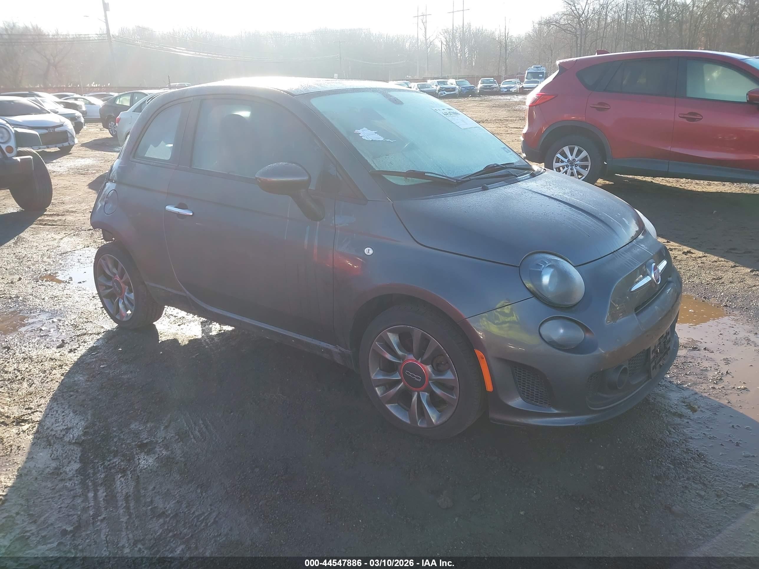 2018 FIAT 500 Pop, VIN 3C3CFFKH9JT416851 — Зад