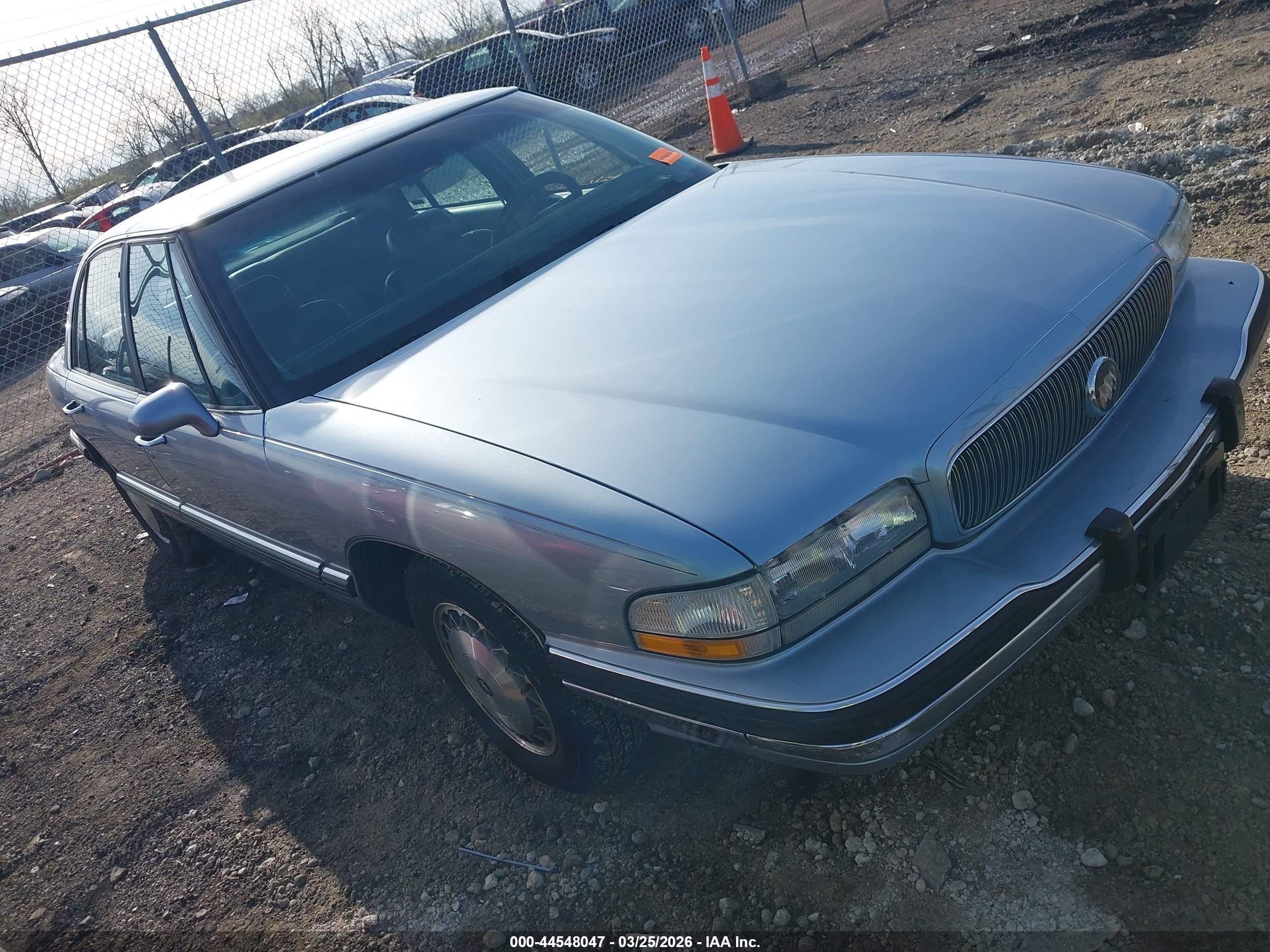 1996 Buick LeSabre Custom, VIN 1G4HP52K3TH429614 — Side