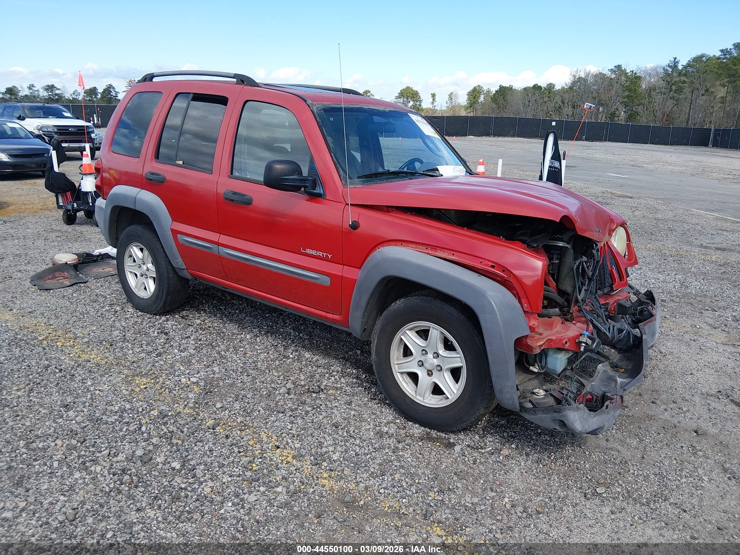 2004 Jeep Liberty Sport, VIN 1J4GK48K94W217923 — Перед