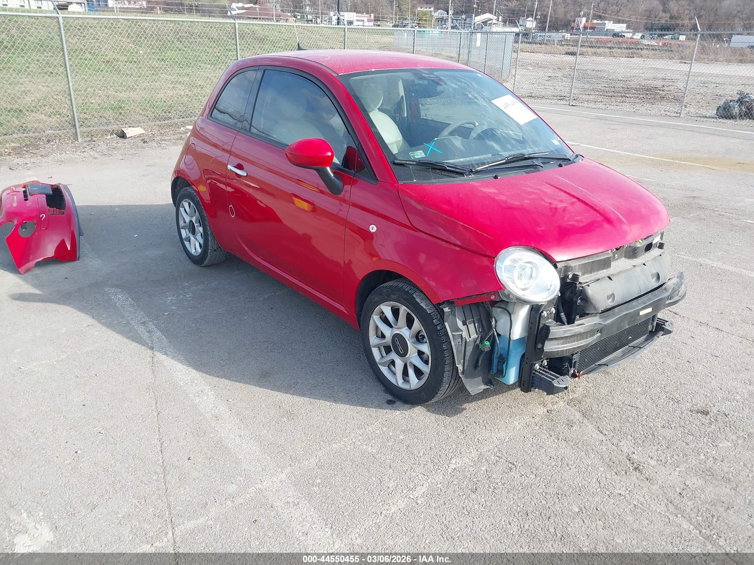 2016 FIAT 500 Easy, VIN 3C3CFFKR0GT125902 — Перед