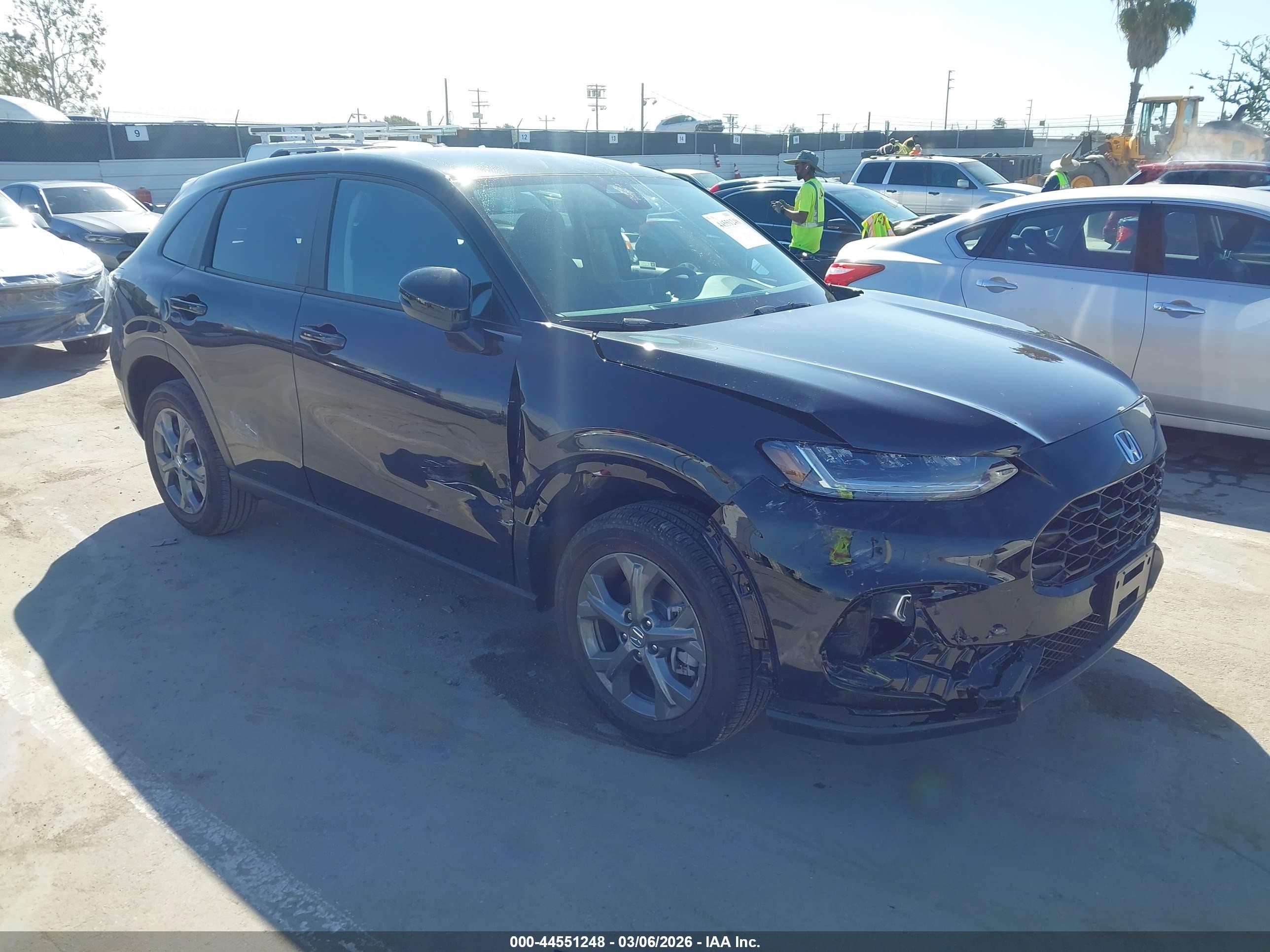 2026 Honda HR-V LX, VIN 3CZRZ1H37TM730713 — Перед