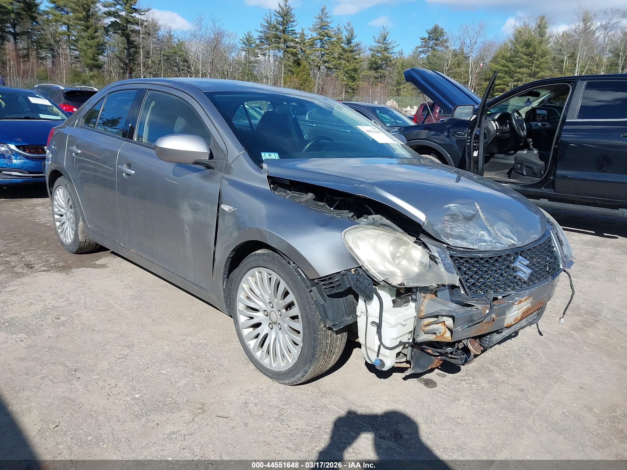 2011 Suzuki Kizashi SE, VIN JS2RF9A39B6110425 — Front end