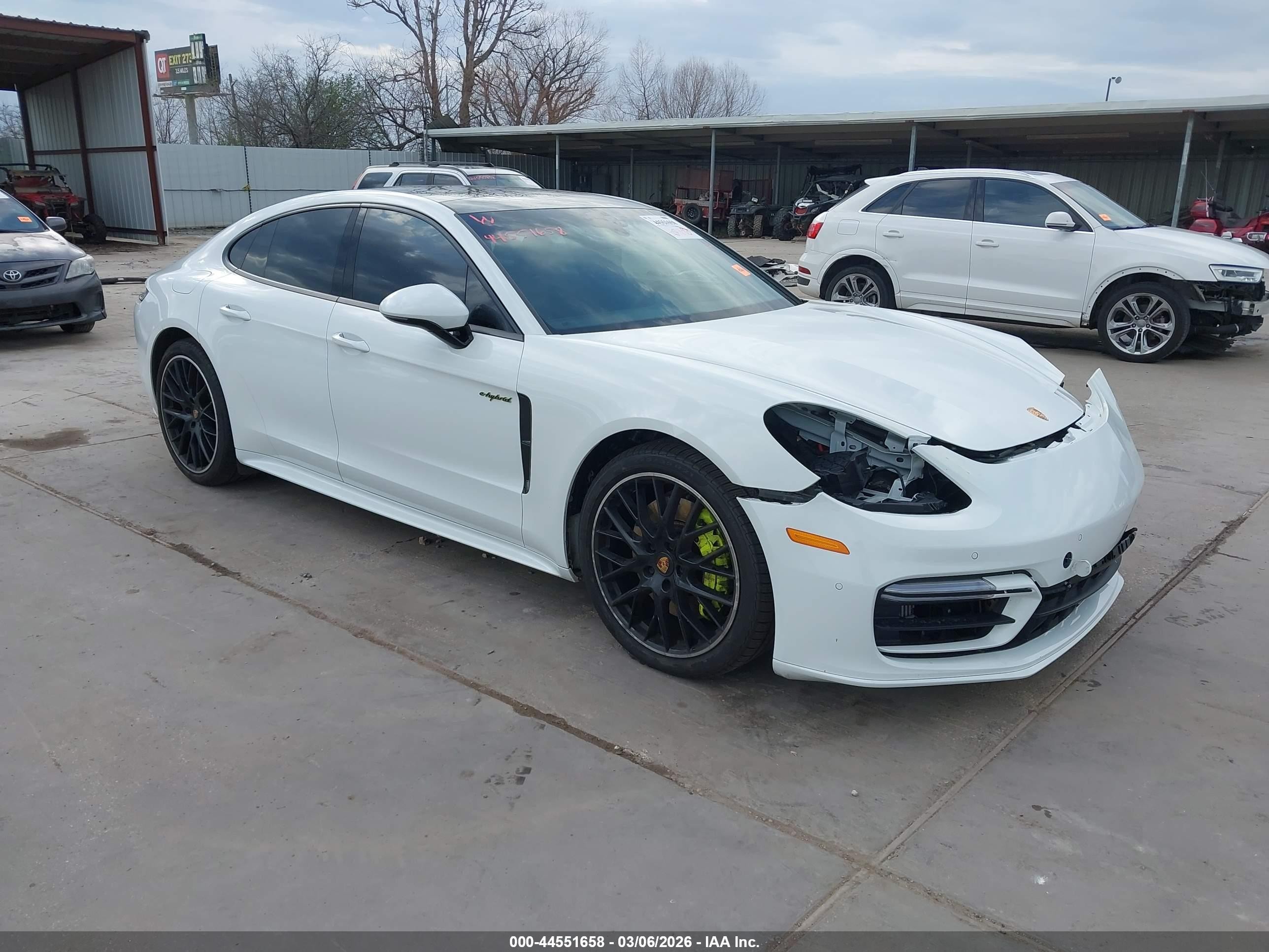 2022 Porsche Panamera 4 E-Hybrid, VIN WP0AE2A79NL125064 — Front end