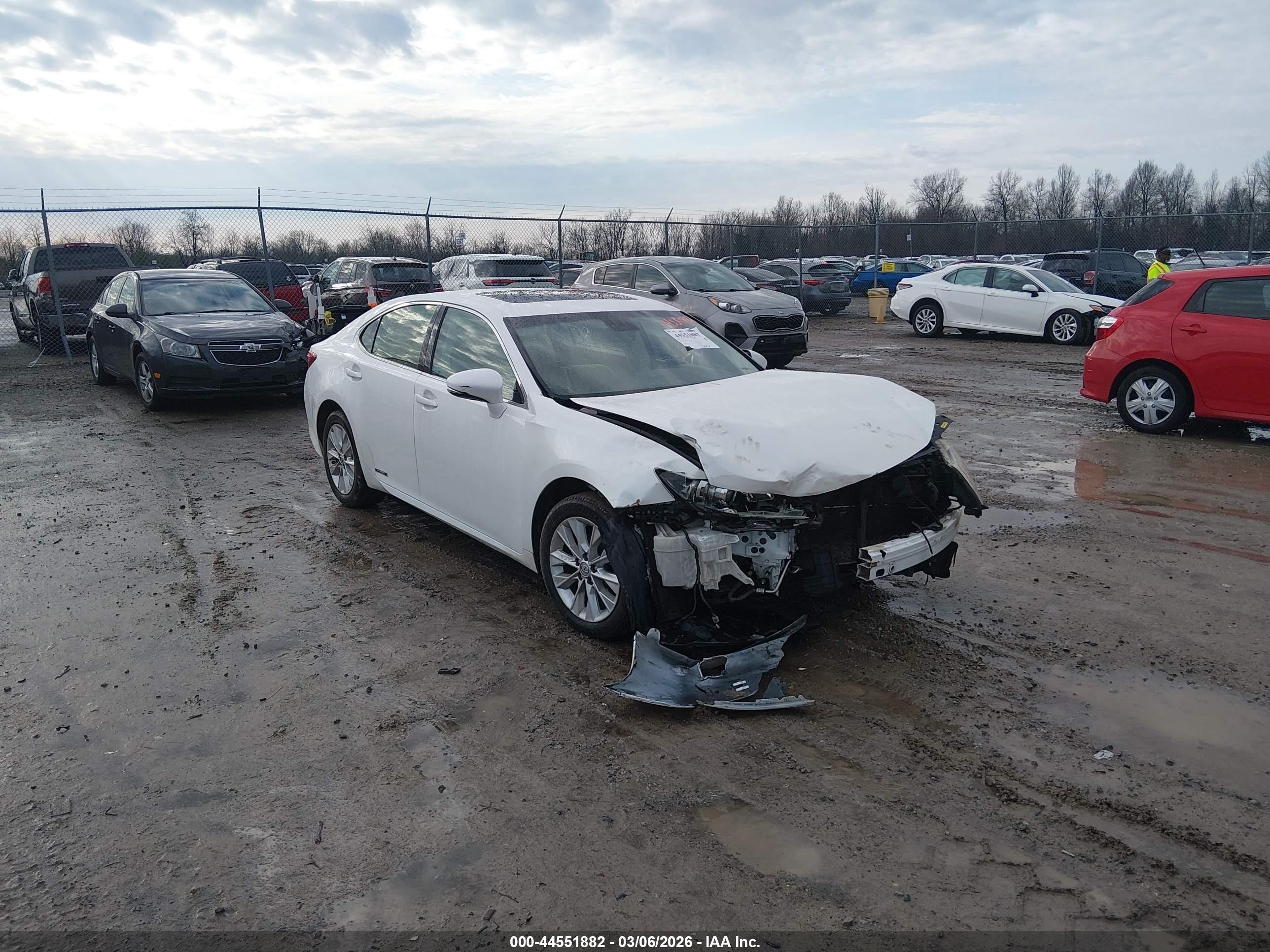 2014 Lexus ES 300h, VIN JTHBW1GG2E2044706 — Front end