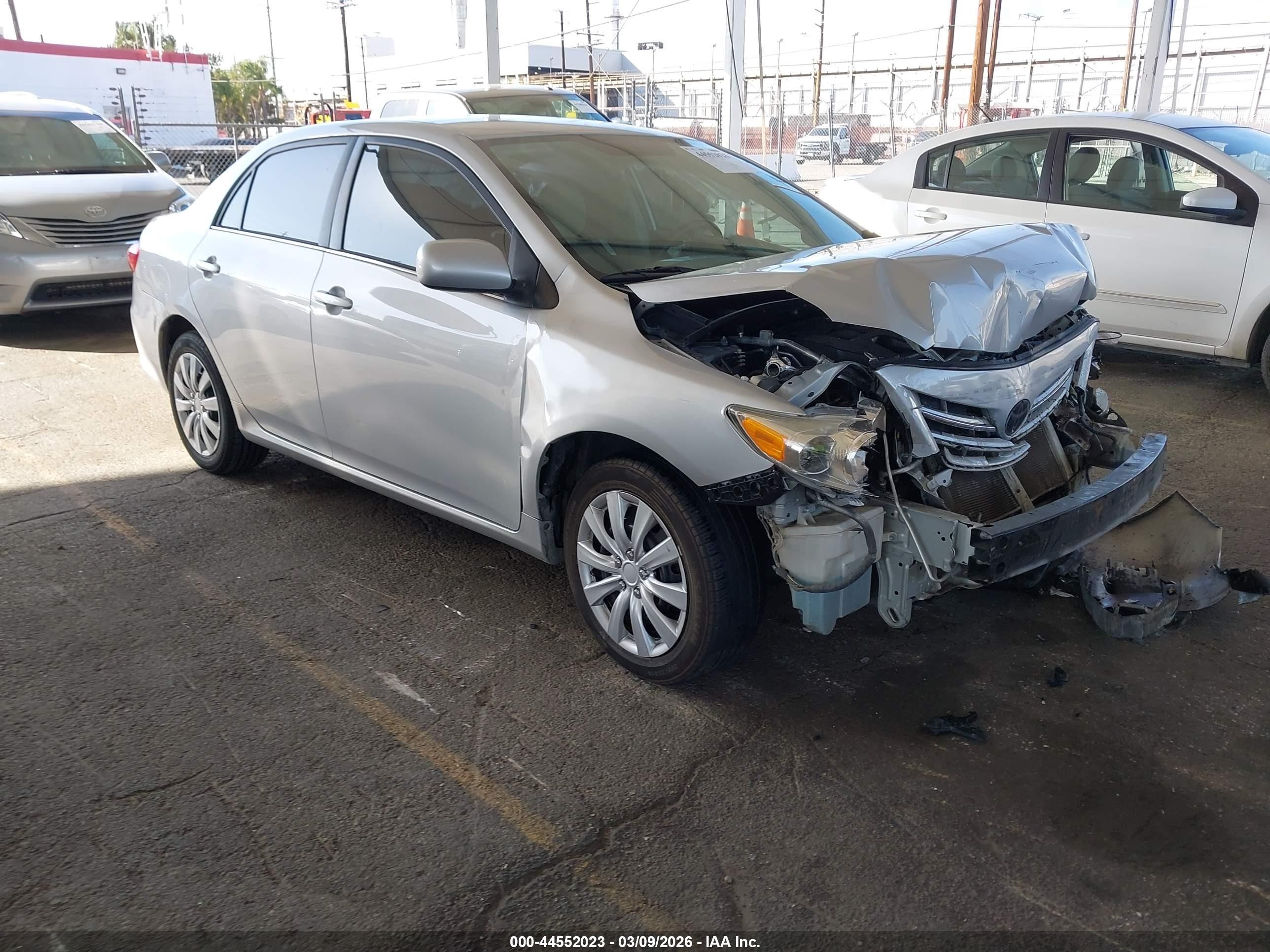 2013 Toyota Corolla LE, VIN 2T1BU4EE2DC077716 — Front end