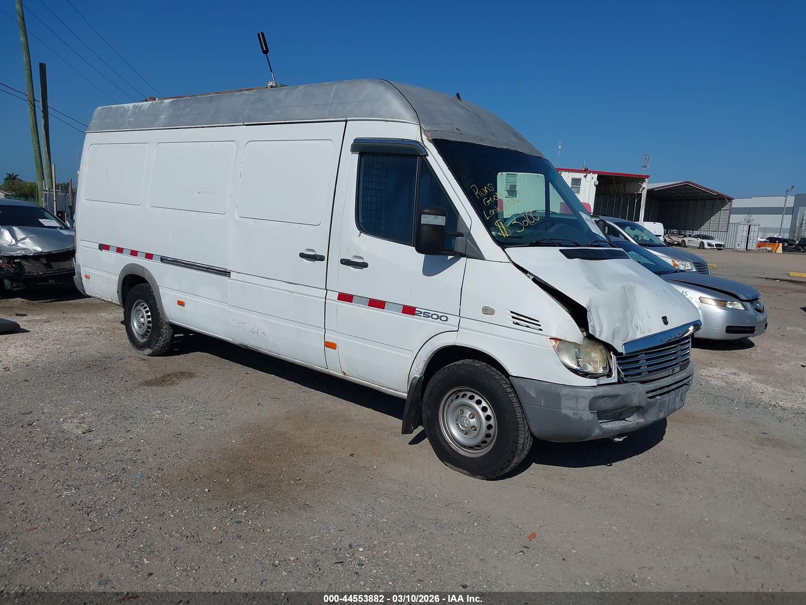 2003 Dodge Sprinter, VIN WD2YD741635433170 — Перед