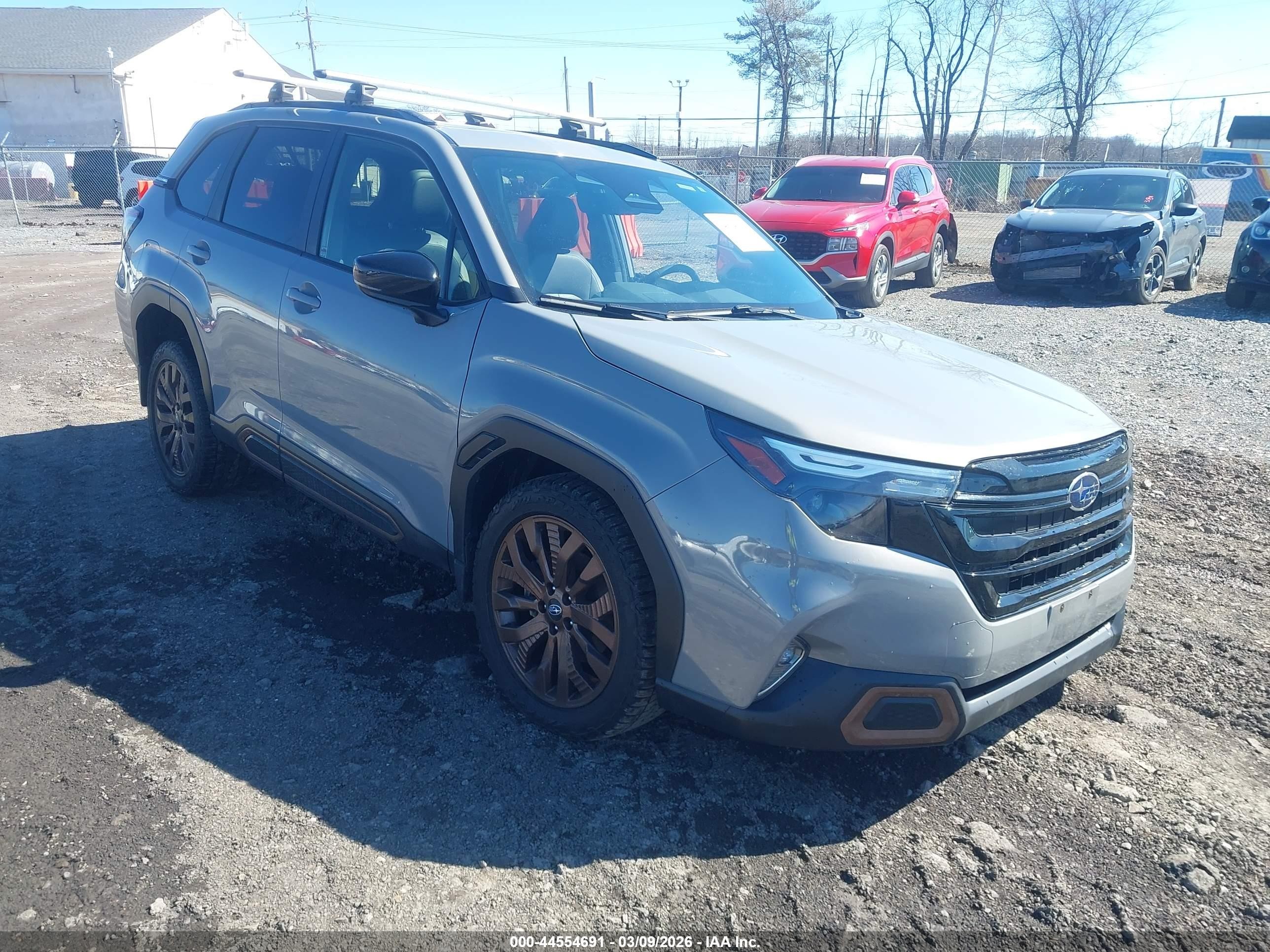 2025 Subaru Forester Special Sports, VIN JF2SLDHCXSH414060 — Бок