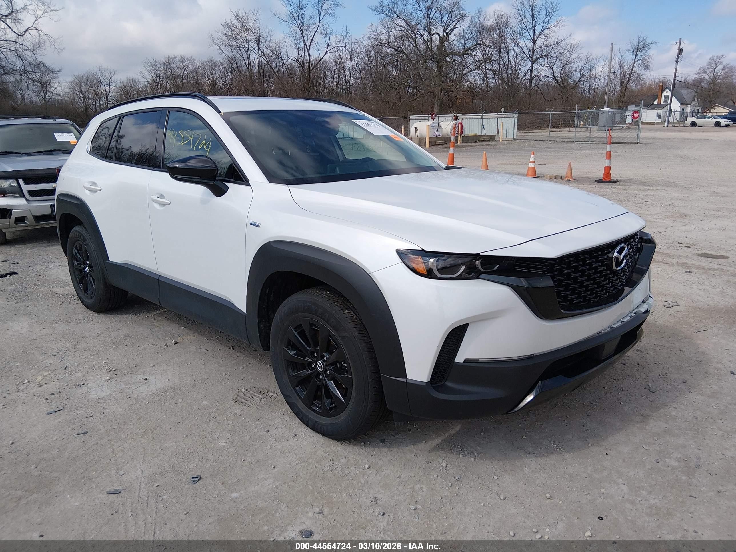 2025 Mazda CX-50 Hybrid Premium Package, VIN 7MMVAADW0SN132351 — Front end