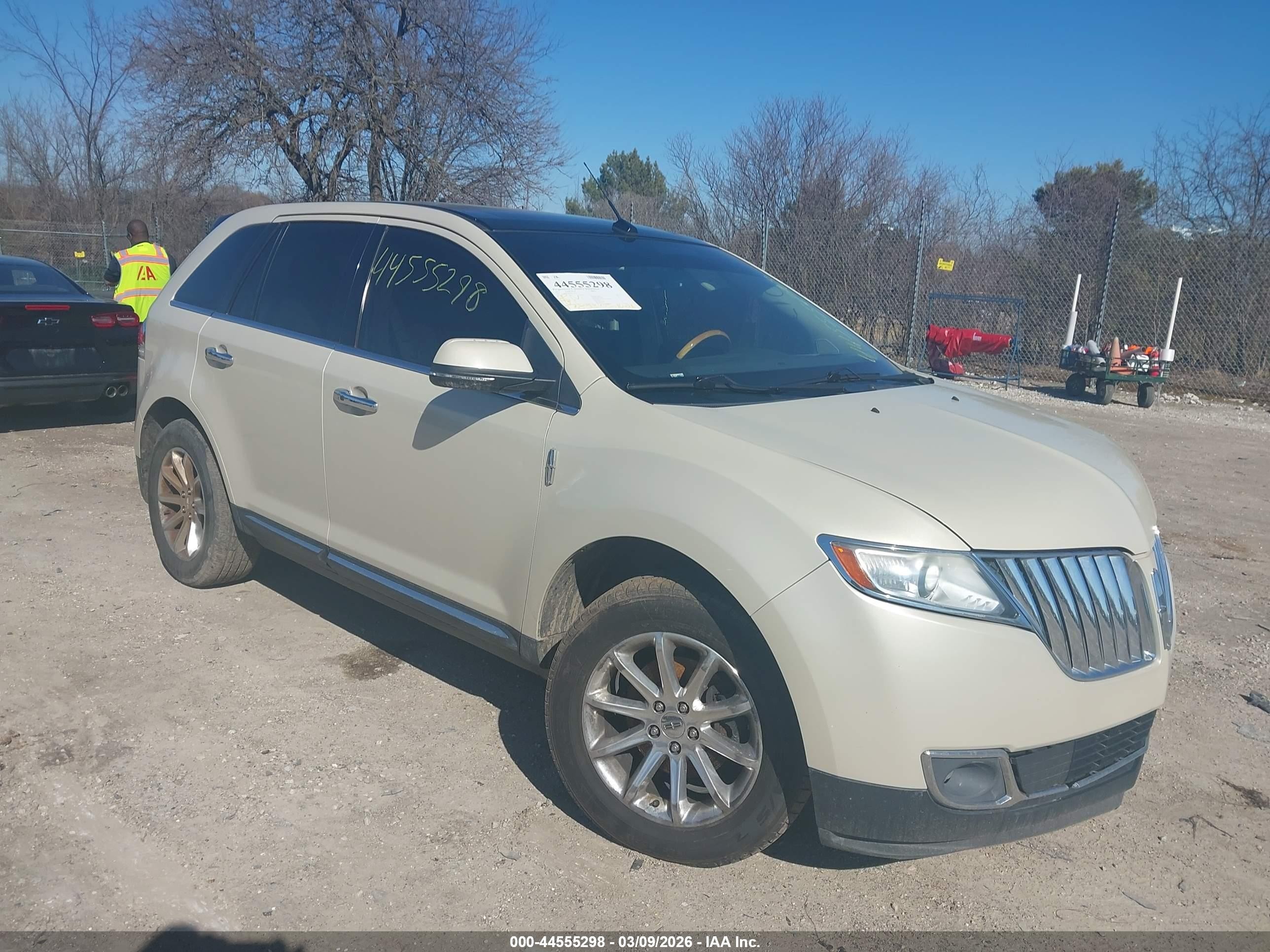 2015 Lincoln MKX, VIN 2LMDJ8JK0FBL28250 — Front end