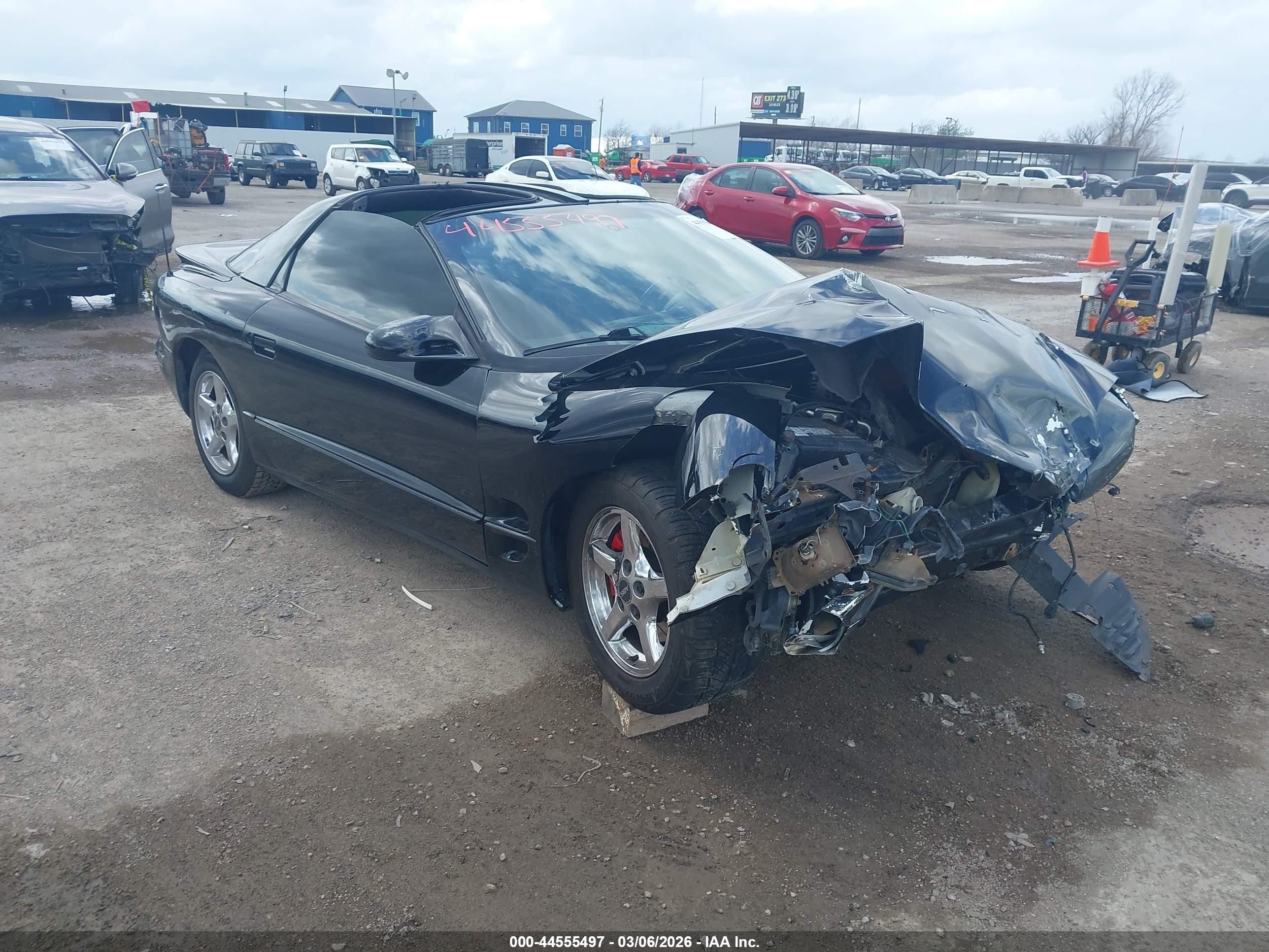 1998 Pontiac Firebird Firebird, VIN 2G2FS22K0W2232091 — Front end
