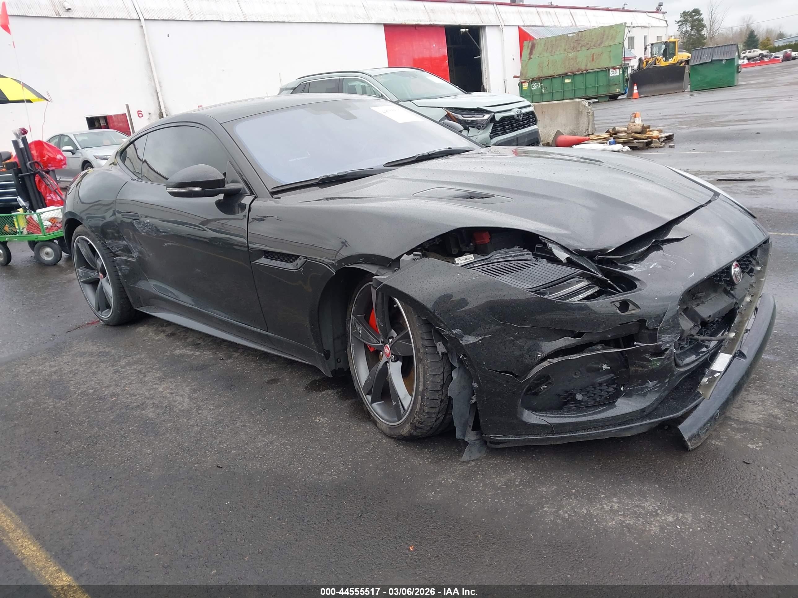 2018 Jaguar F-Type R, VIN SAJD51EE1JCK48594 — Перед
