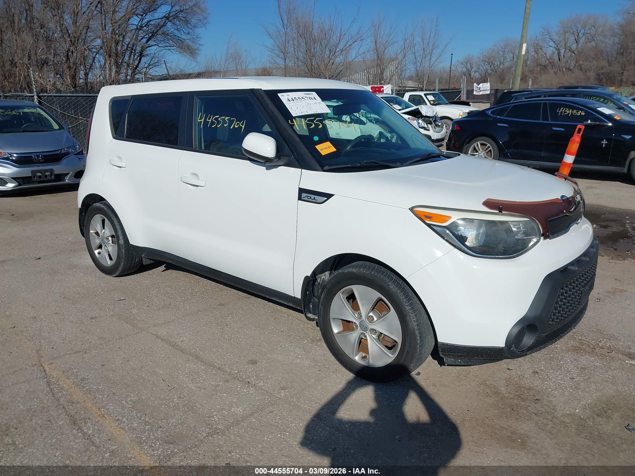 2015 Kia Soul, VIN KNDJN2A23F7206463 — Front end