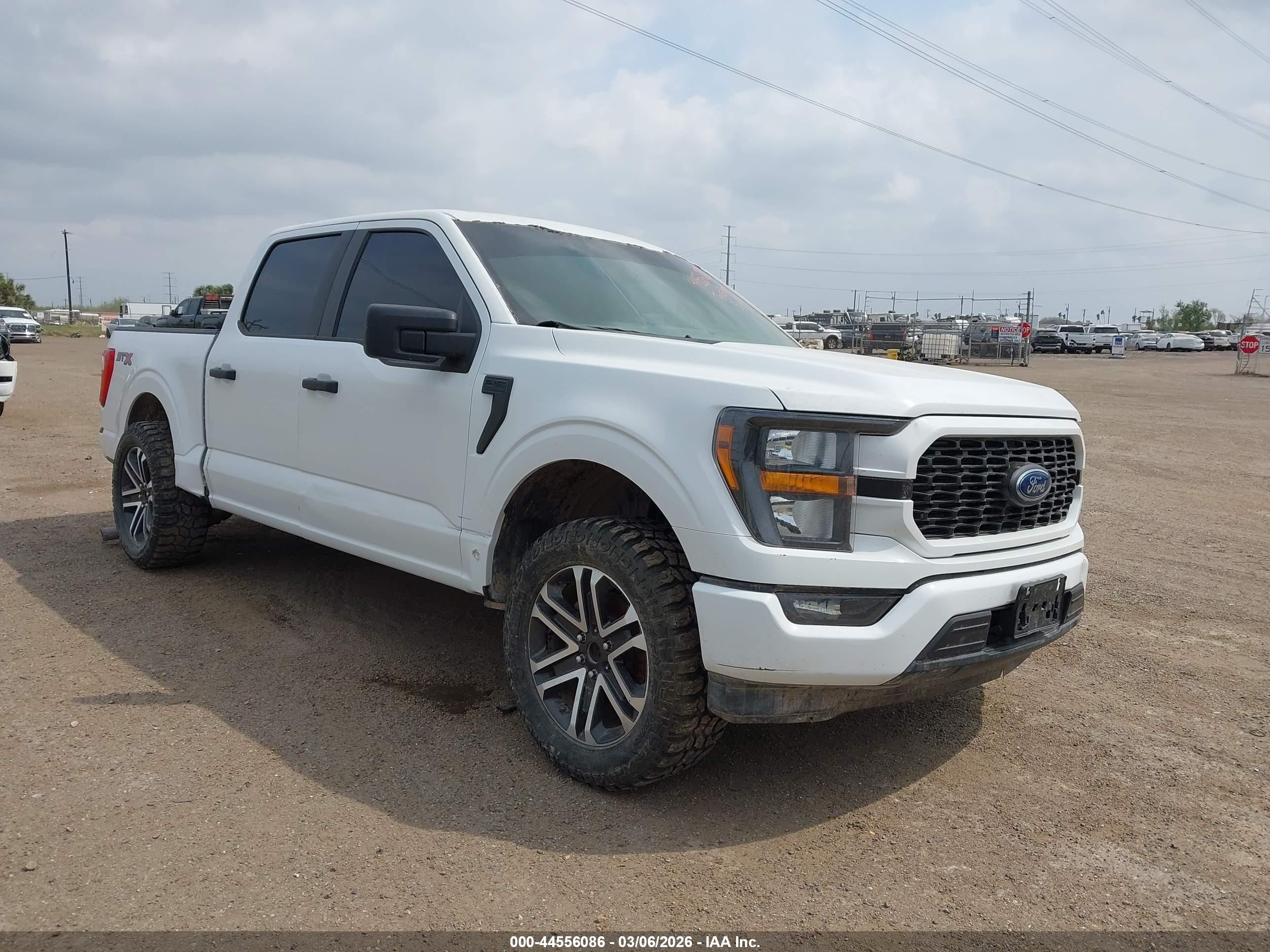 2023 Ford F-150 XLT, VIN 1FTEW1CP5PFC03654 — Бок
