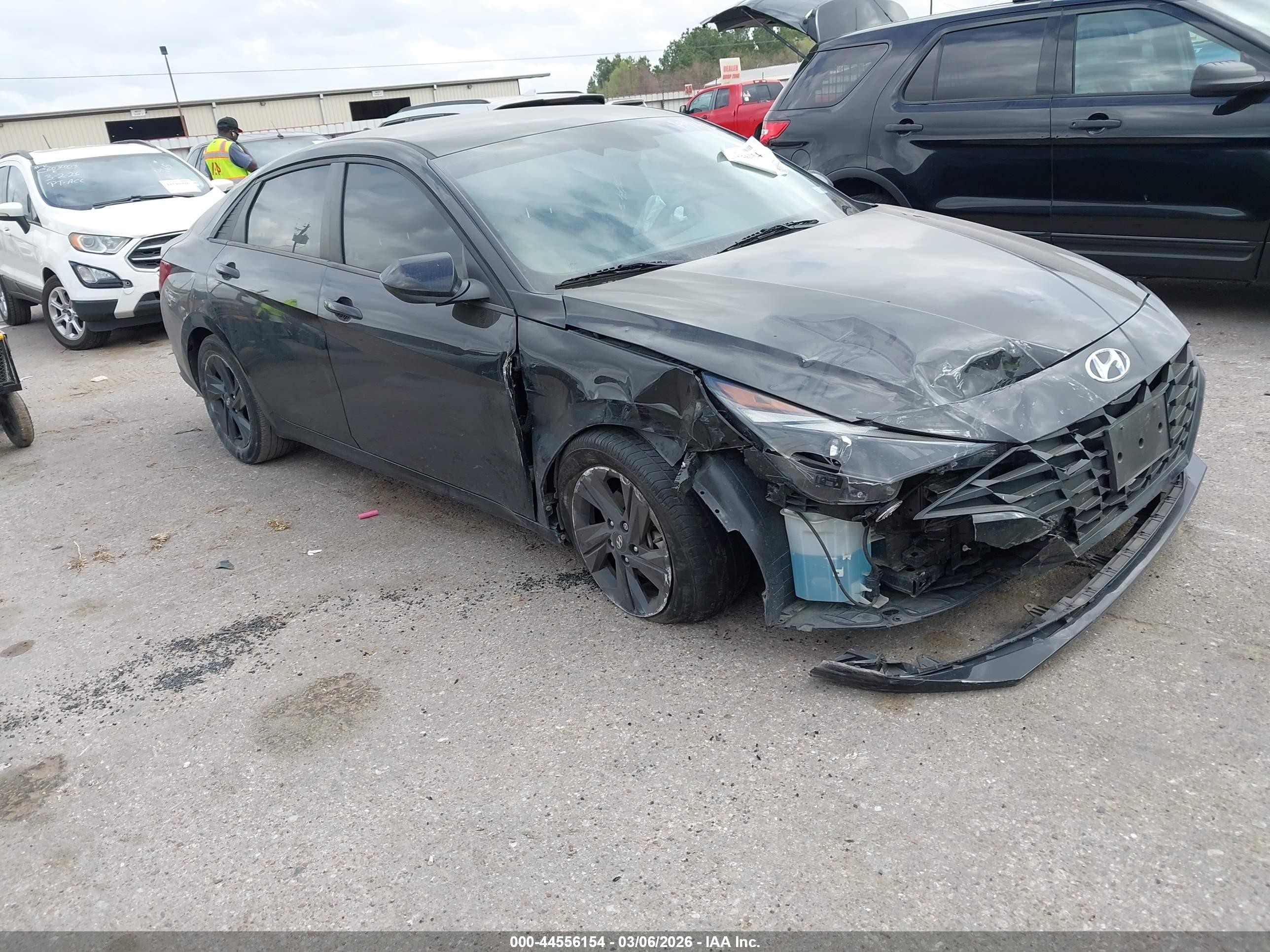 2021 Hyundai Elantra SEL, VIN 5NPLM4AG9MH029171 — Front end