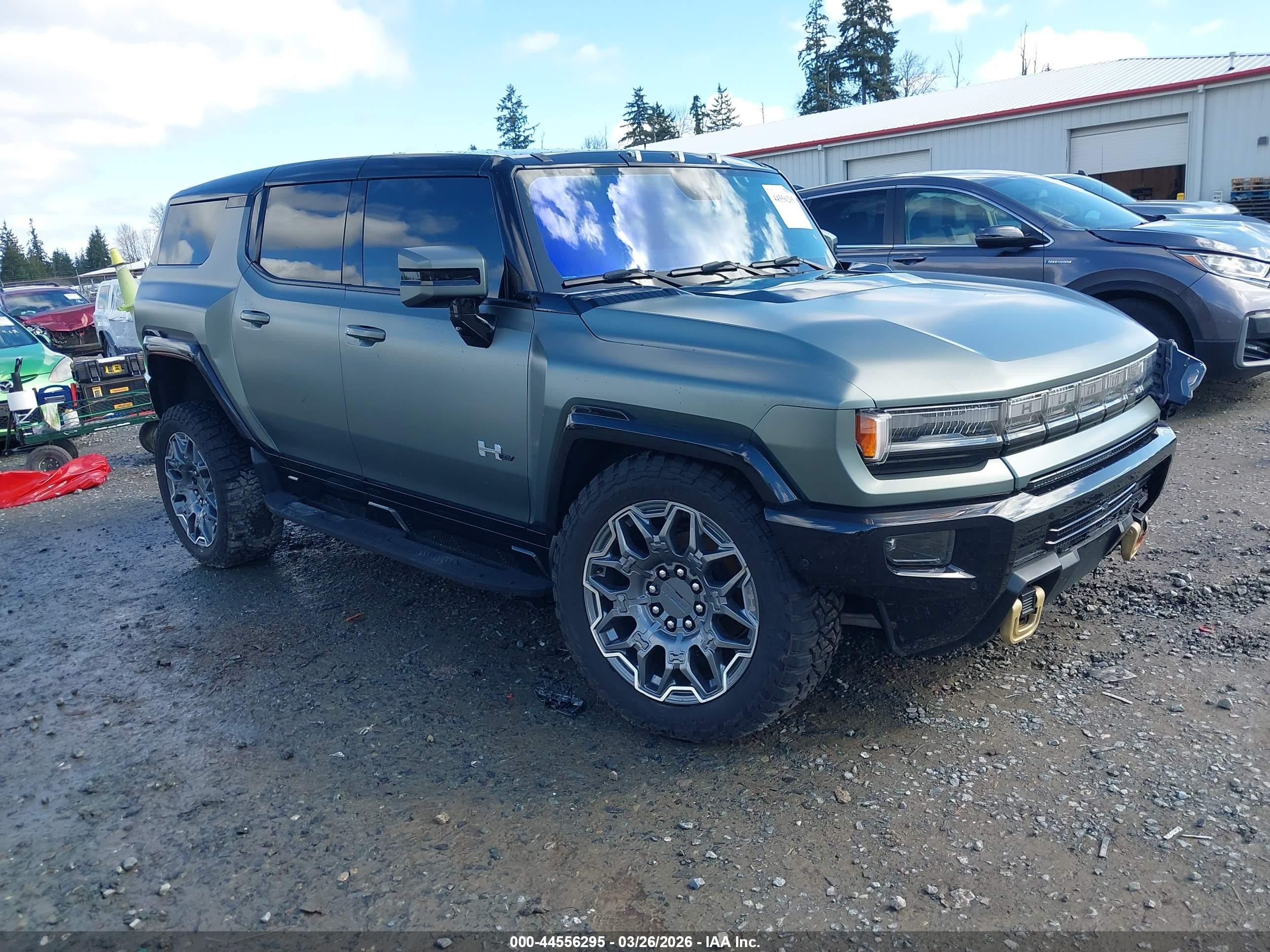 2024 GMC Hummer EV 3X, VIN 1GKB0RDC3RU100038 — Front end