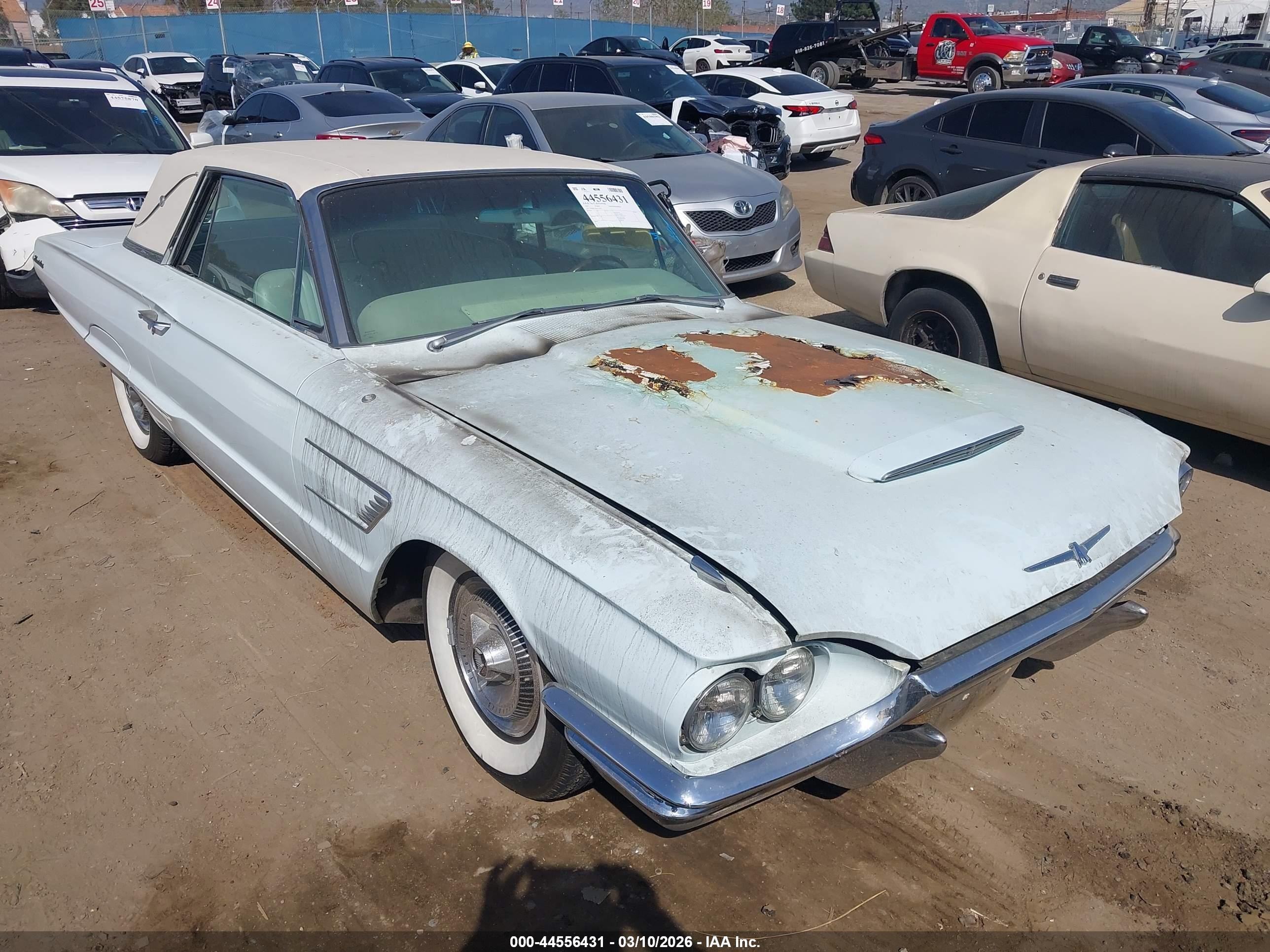 1965 Ford Thunderbird, VIN 5Y87Z136555 — Engine fire