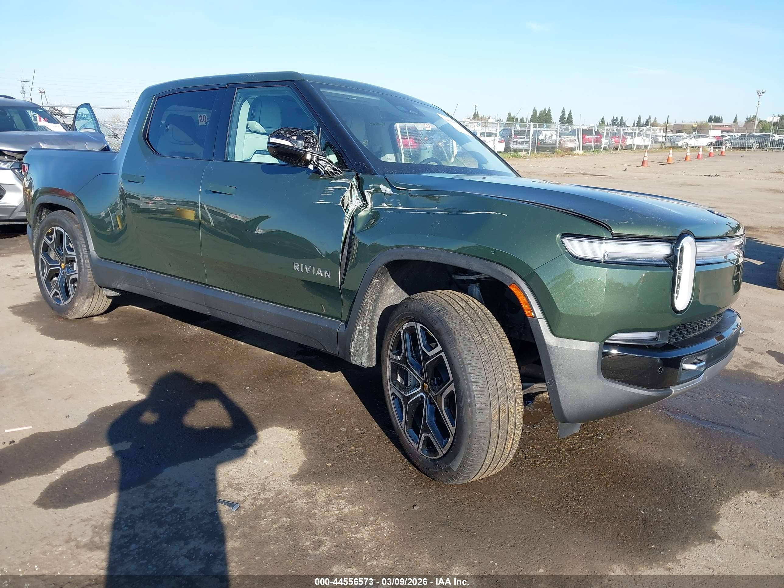 2025 Rivian R1T Adventure, VIN 7FCTGBAA4SN037449 — Side