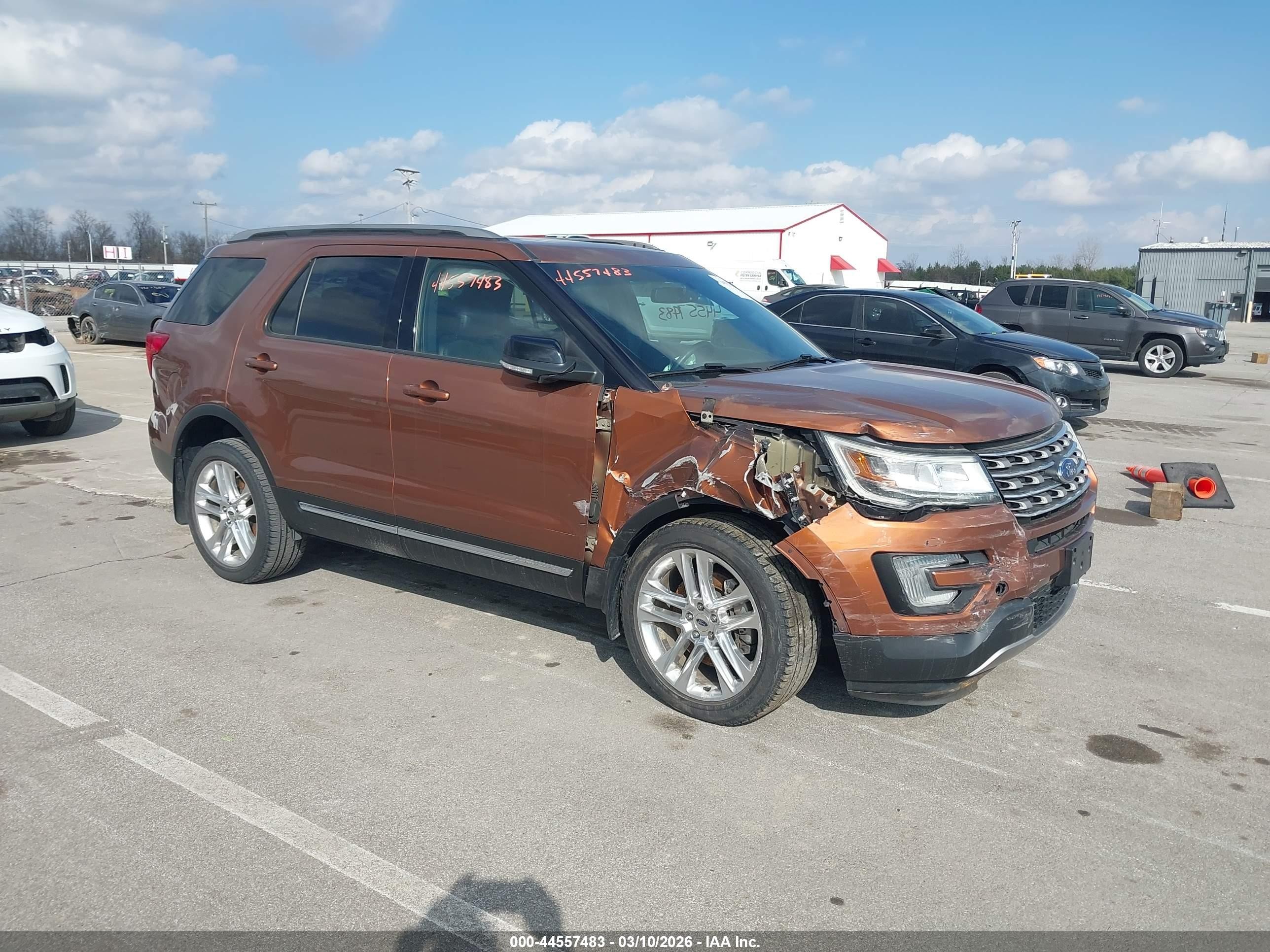 2017 Ford Explorer XLT, VIN 1FM5K8D89HGA46326 — Side