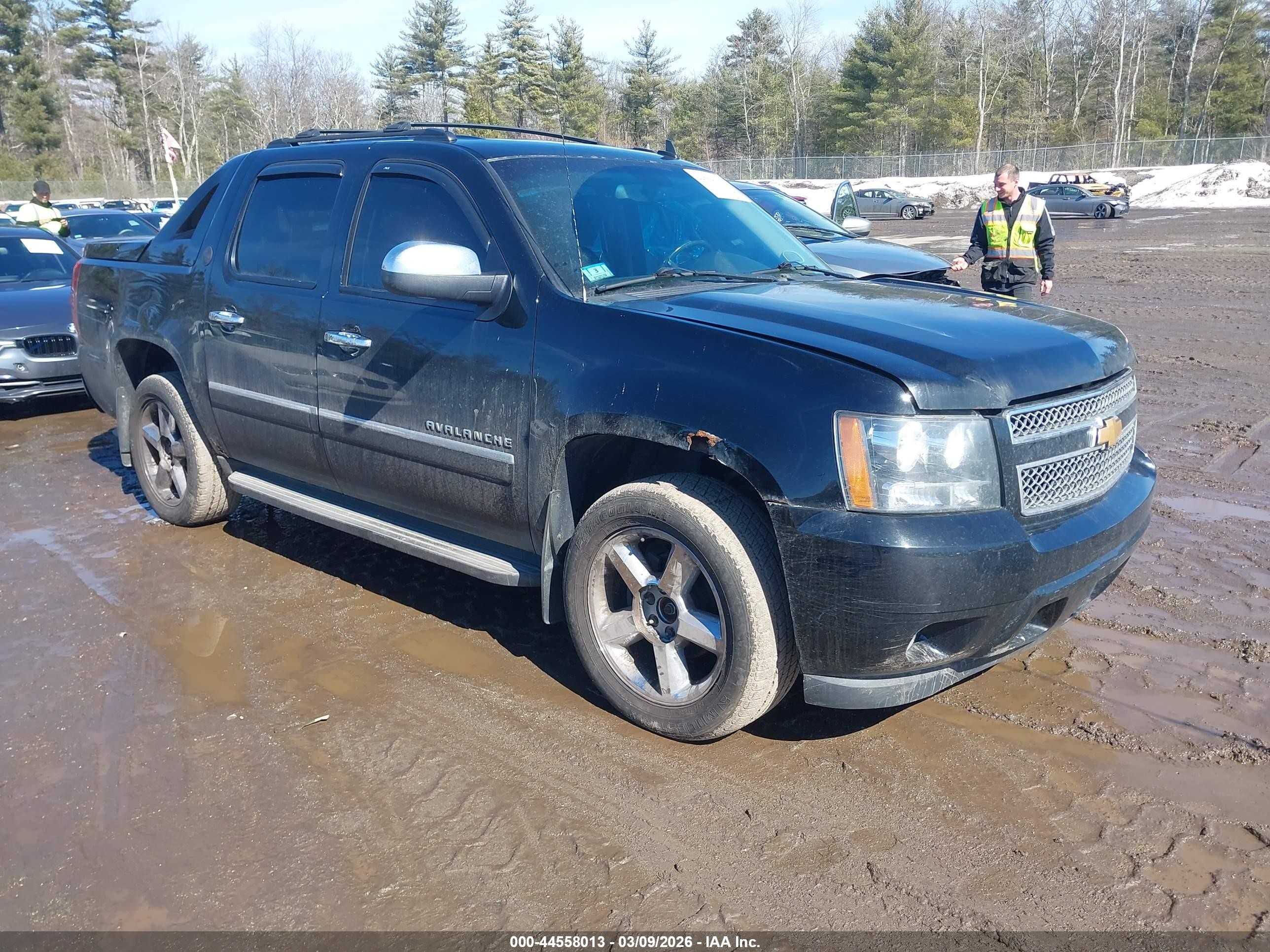 2013 Chevrolet Avalanche LTZ, VIN 3GNTKGE73DG288871 — Side