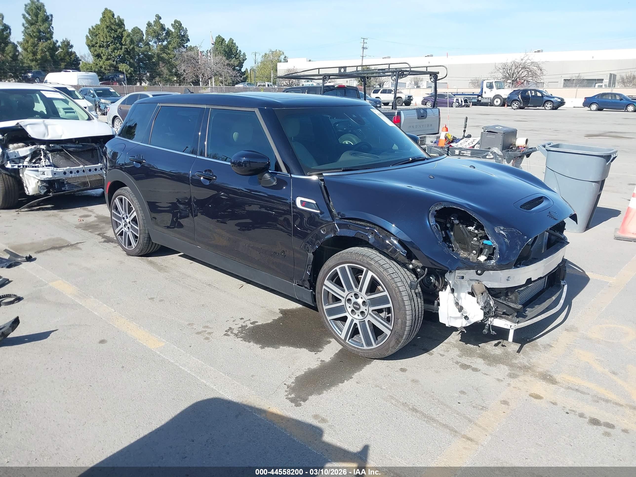 2024 MINI Clubman Cooper S, VIN WMWXJ1C04R2V93910 — Front end