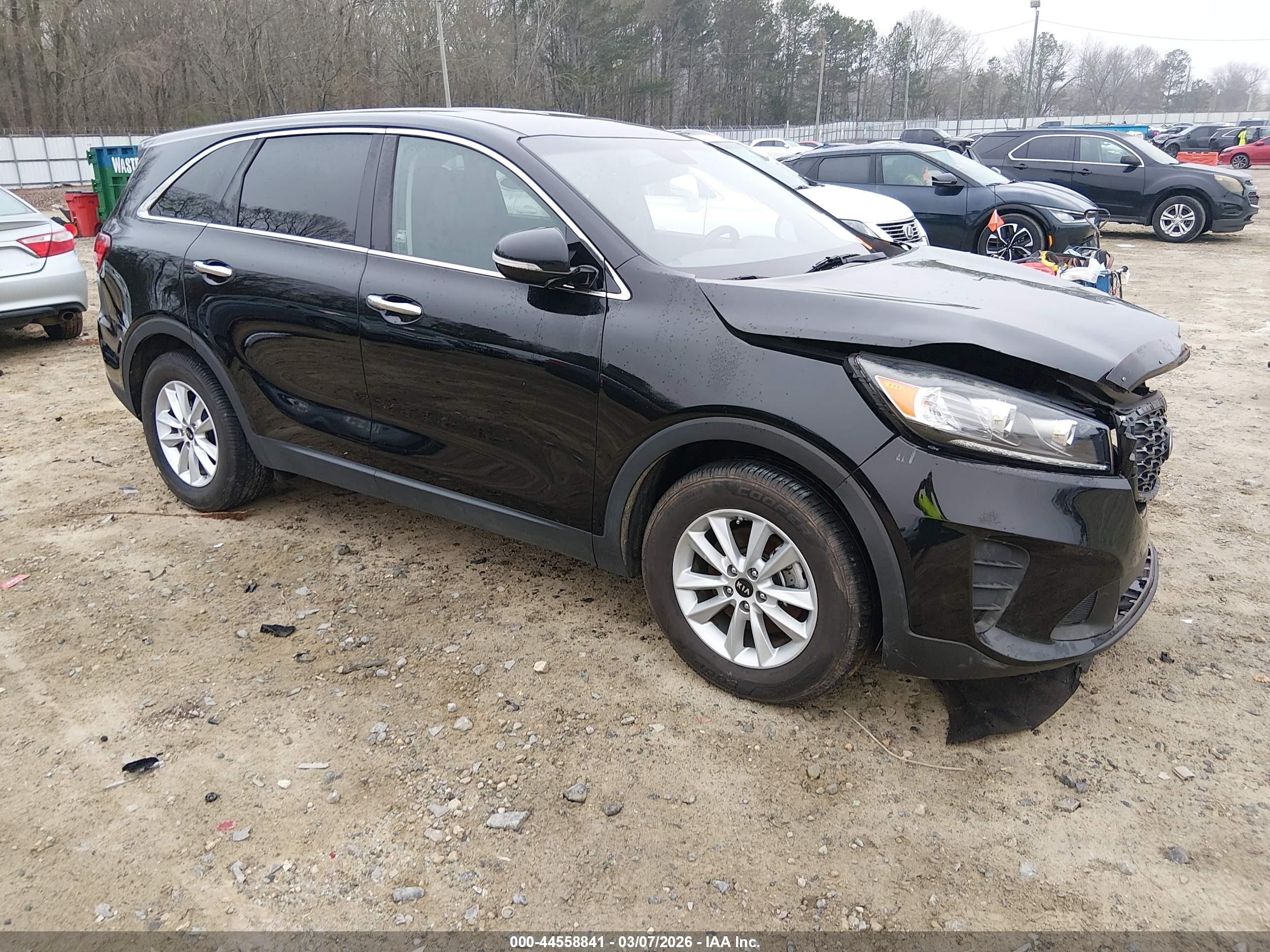 2019 Kia Sorento LX, VIN 5XYPG4A32KG567530 — Front end