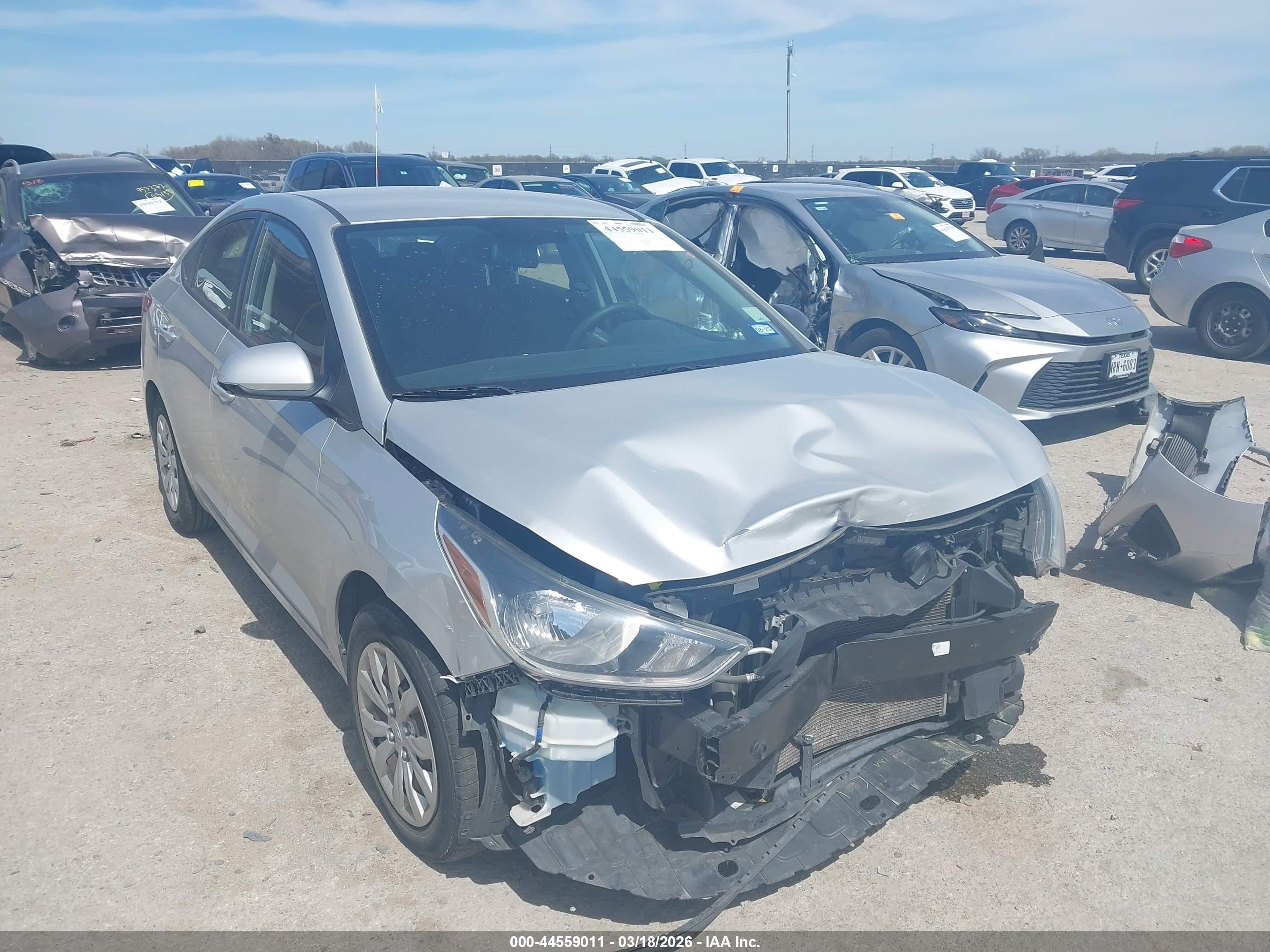 2020 Hyundai Accent SE, VIN 3KPC24A6XLE121678 — Front end