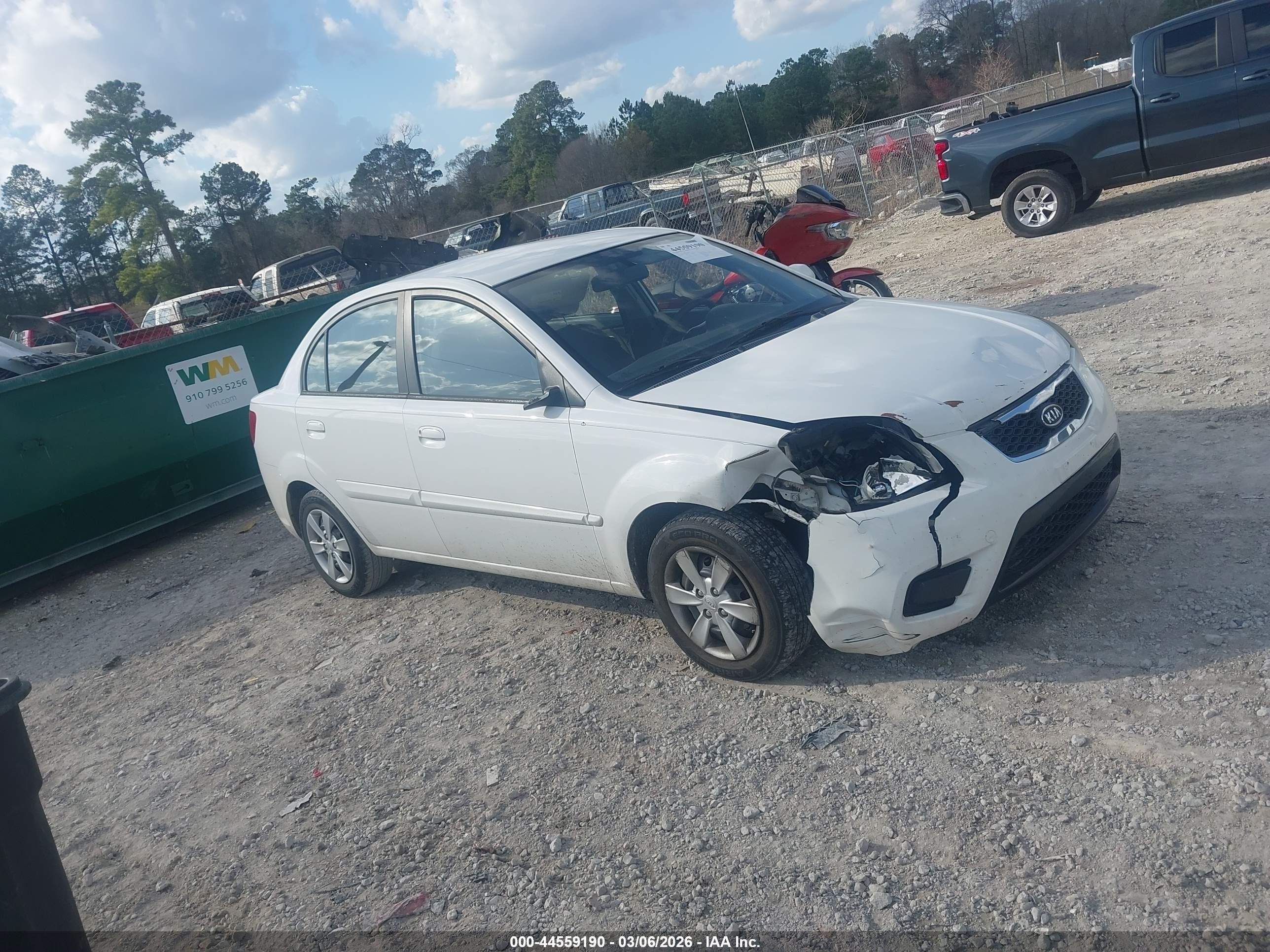 2011 Kia Rio LX, VIN KNADH4A3XB6960613 — Перед