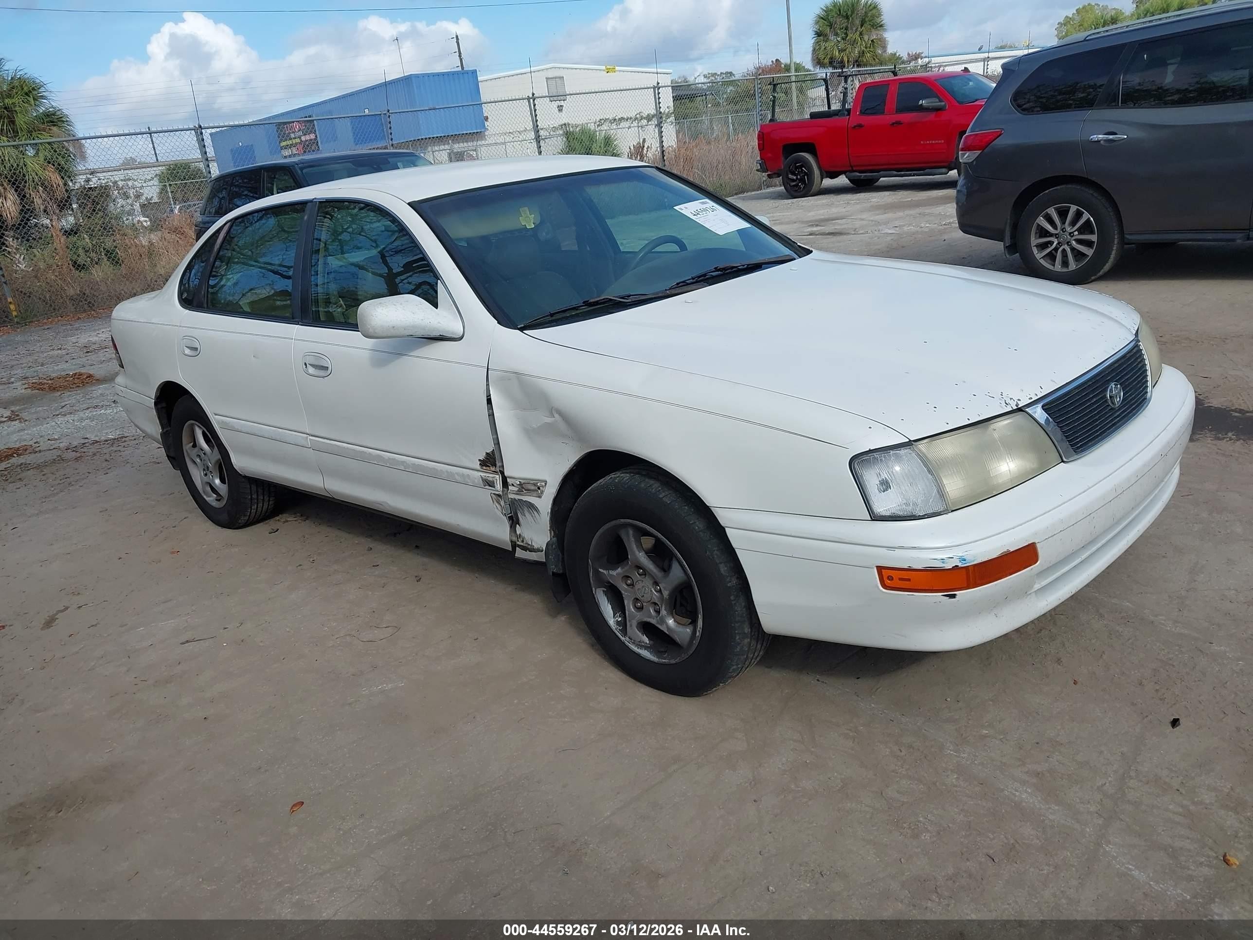 1997 Toyota Avalon XLS, VIN 4T1BF12B8VU179329 — Front end