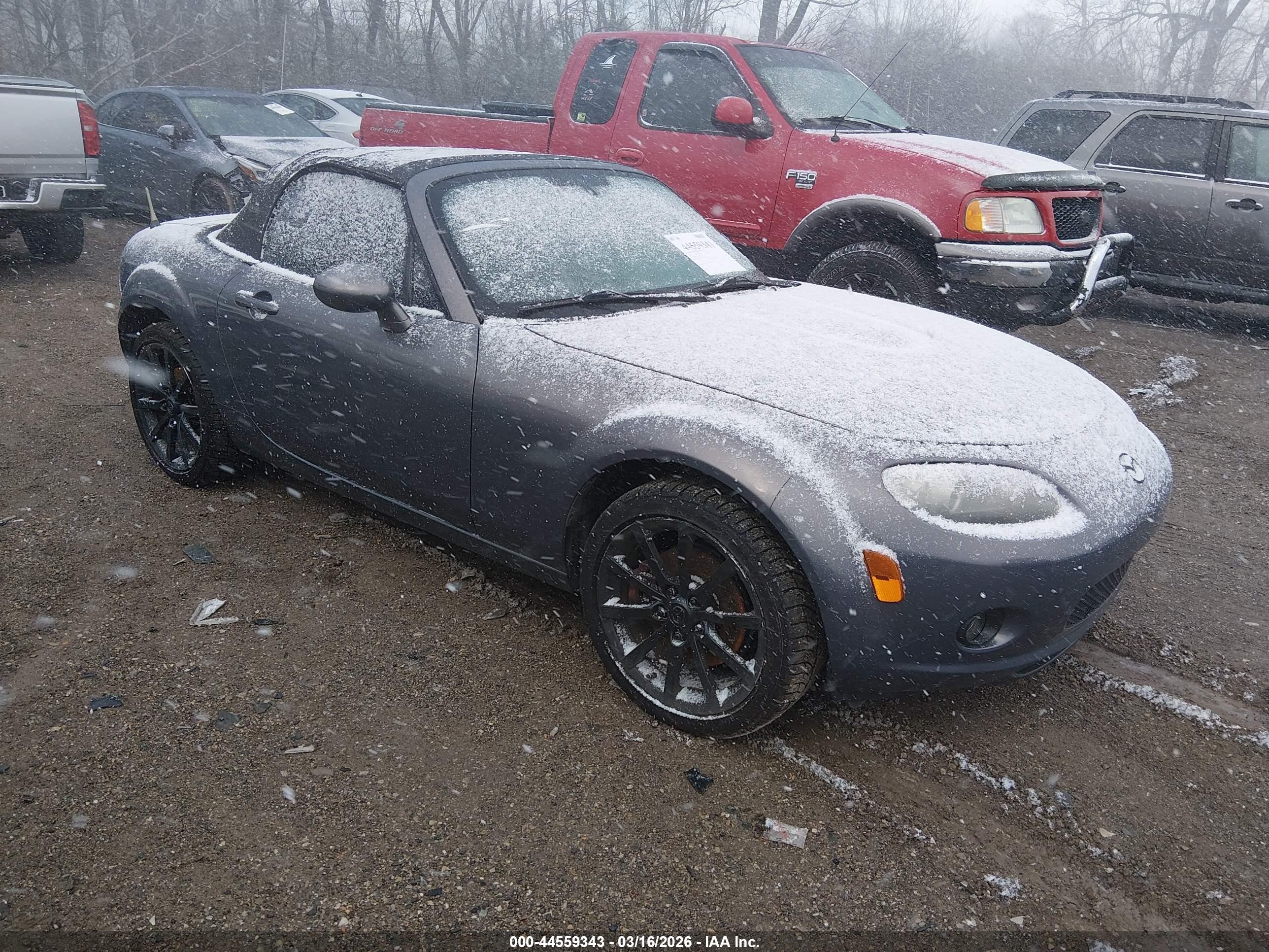 2006 Mazda MX-5 Miata Sport, VIN JM1NC25FX60112528 — Side