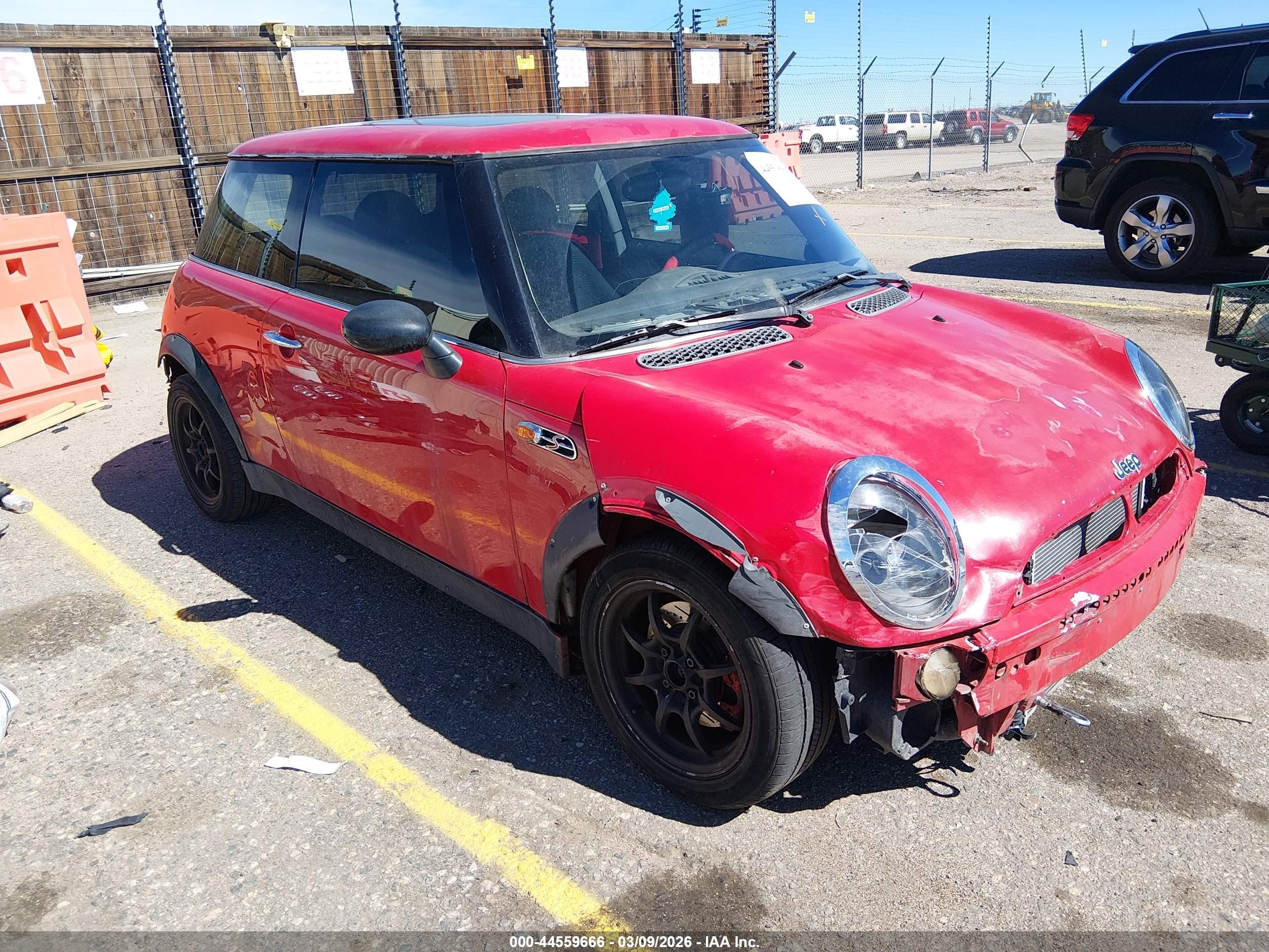 2003 MINI Hardtop, VIN WMWRC334X3TC44238 — Зад