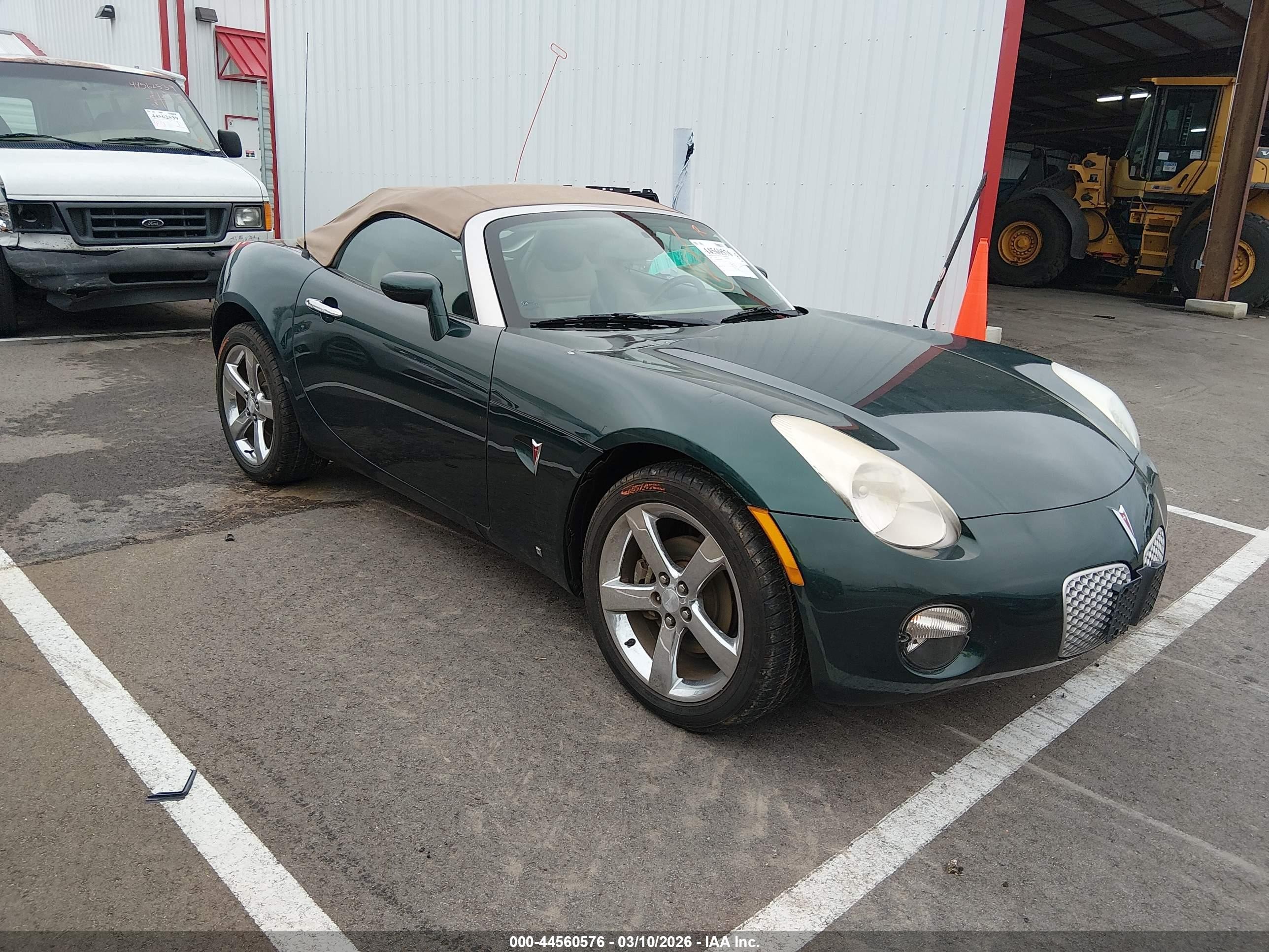 2007 Pontiac Solstice, VIN 1G2MB35B27Y107588 — Front end
