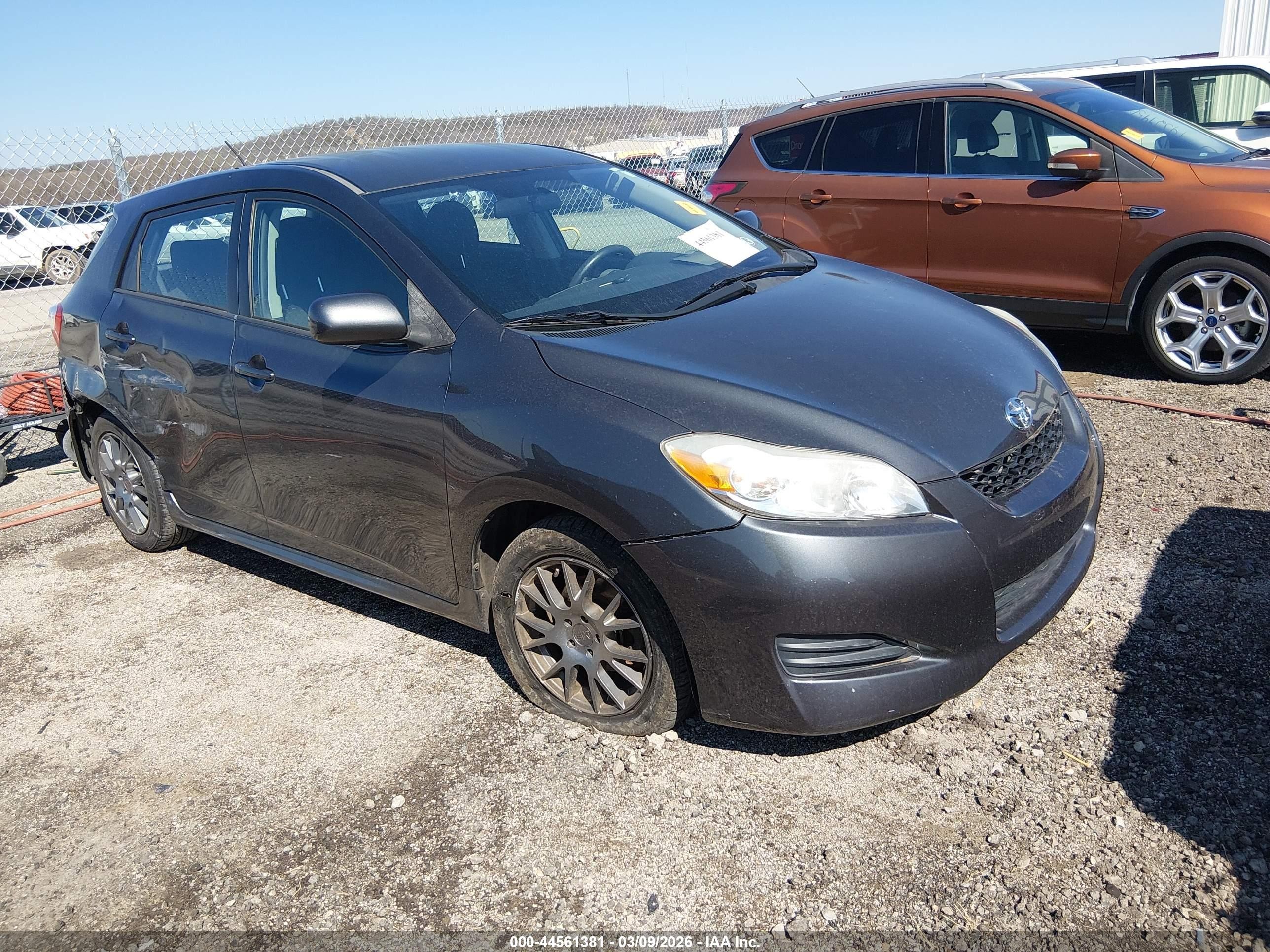 2009 Toyota Matrix, VIN 2T1KU40E69C123756 — Side