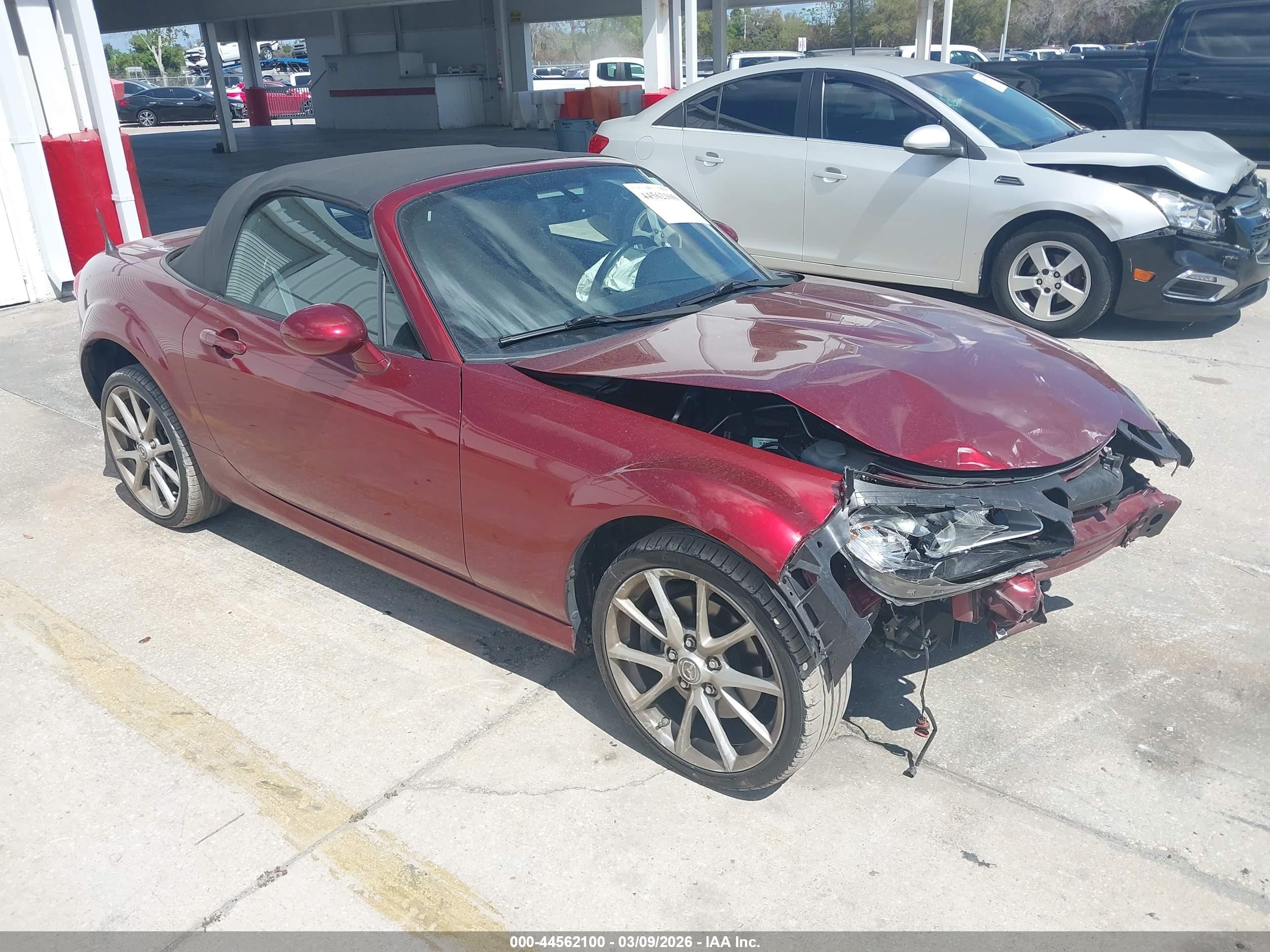 2009 Mazda MX-5 Miata Touring, VIN JM1NC25F690203820 — Front end