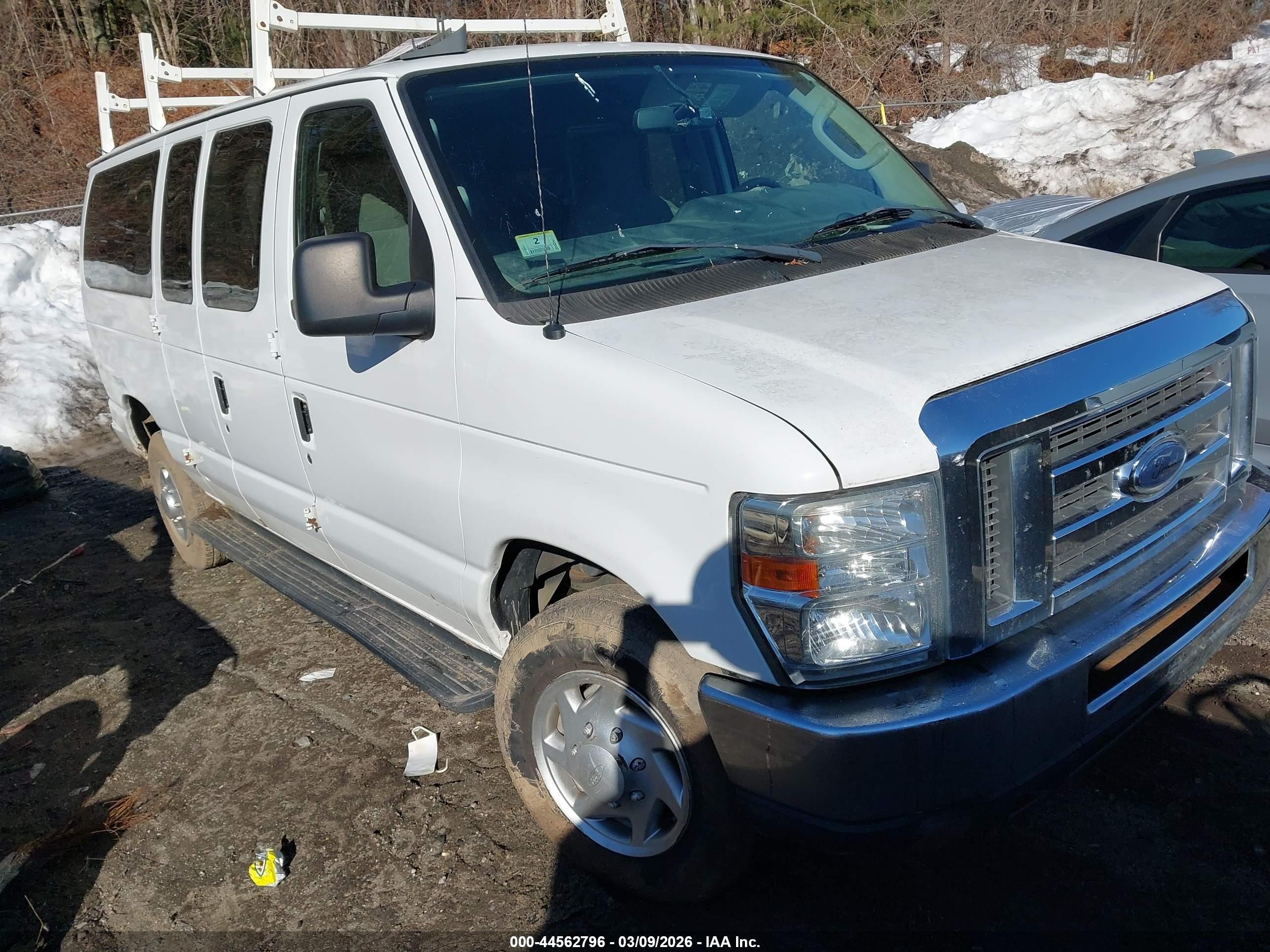 2013 Ford Econoline Passenger XLT, VIN 1FBNE3BL4DDA52542 — Side