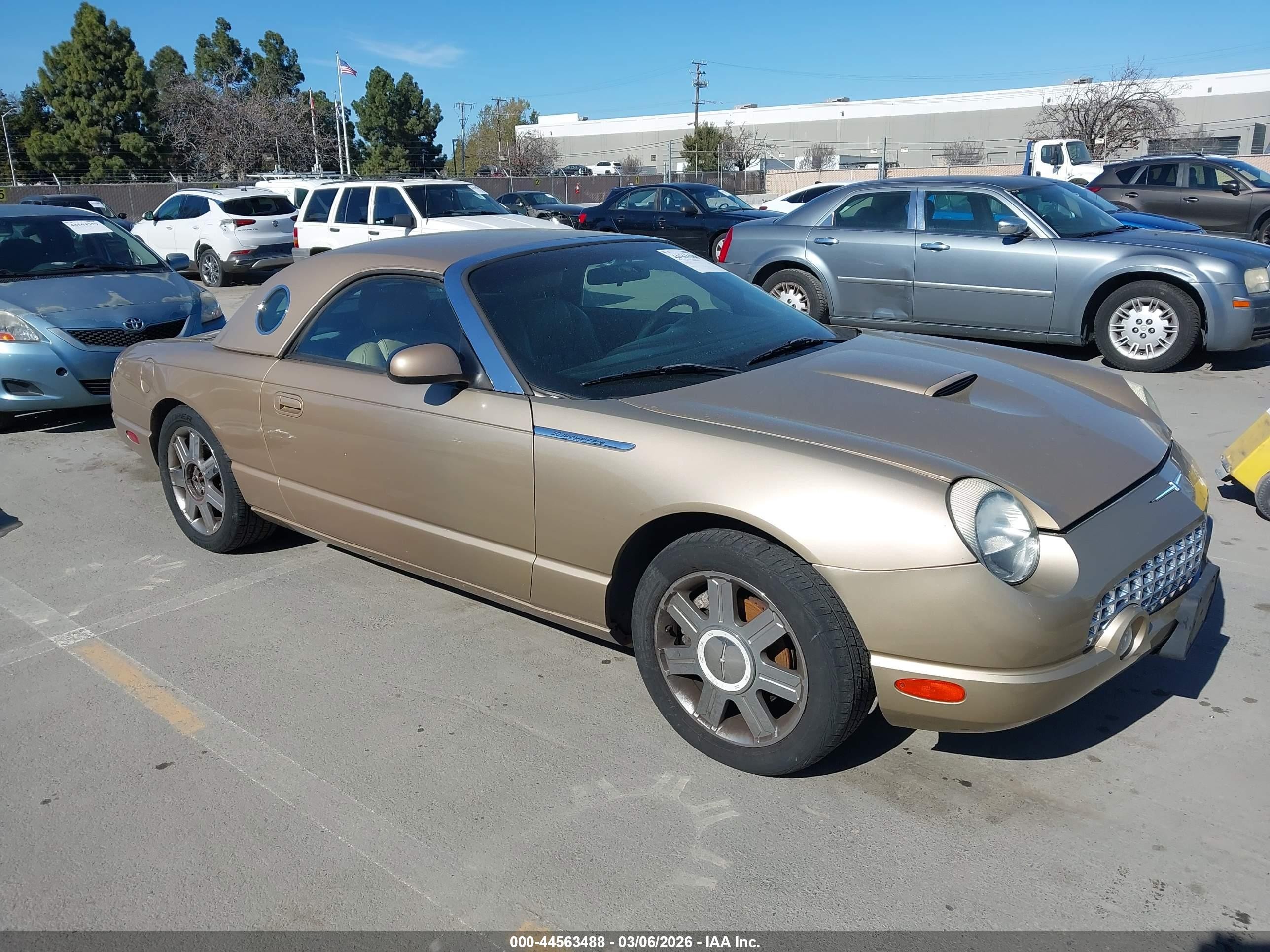 2005 Ford Thunderbird Deluxe, VIN 1FAHP60A45Y104550 — Перед