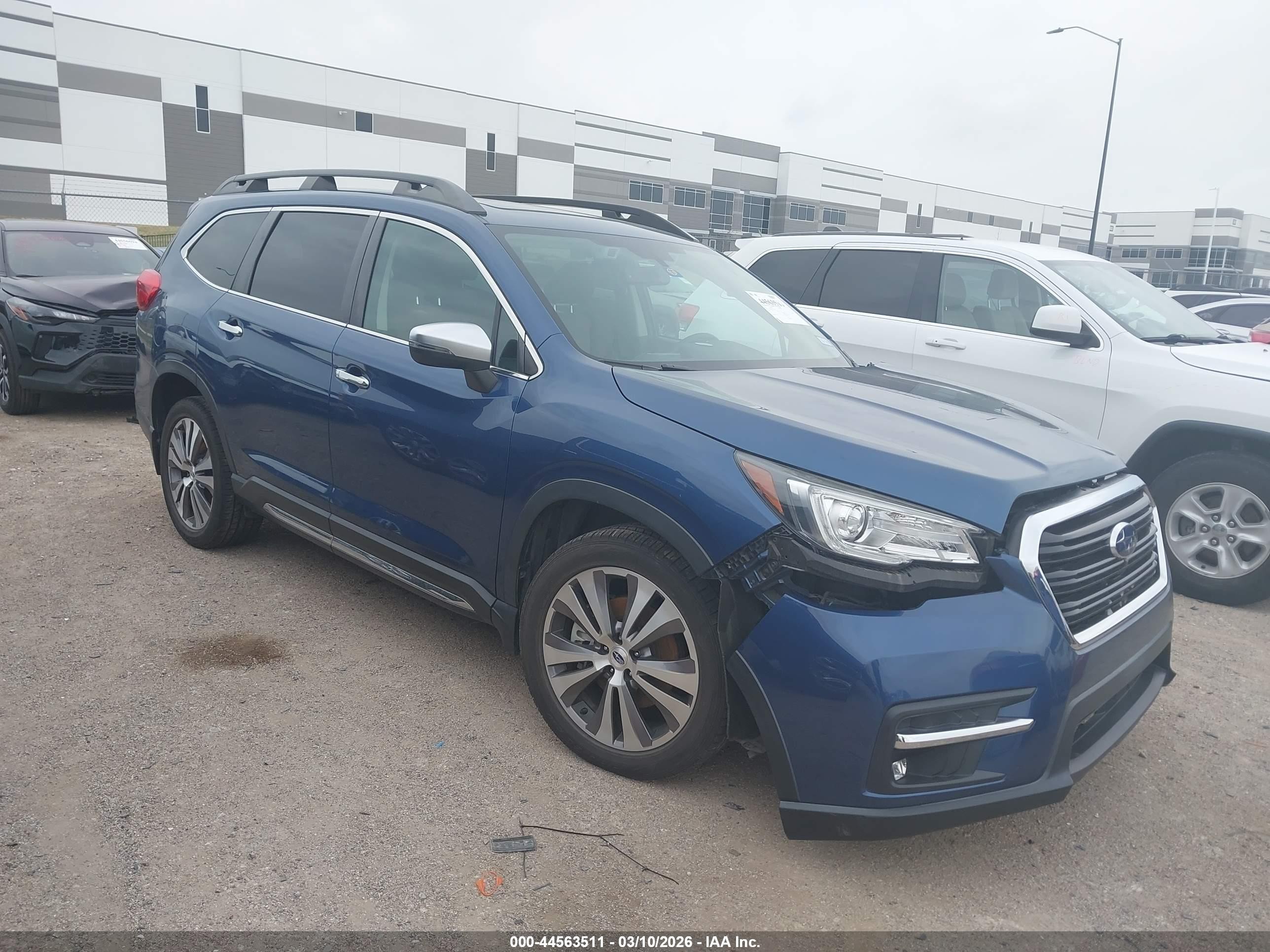 2021 Subaru Ascent Touring, VIN 4S4WMARDXM3464293 — Front end
