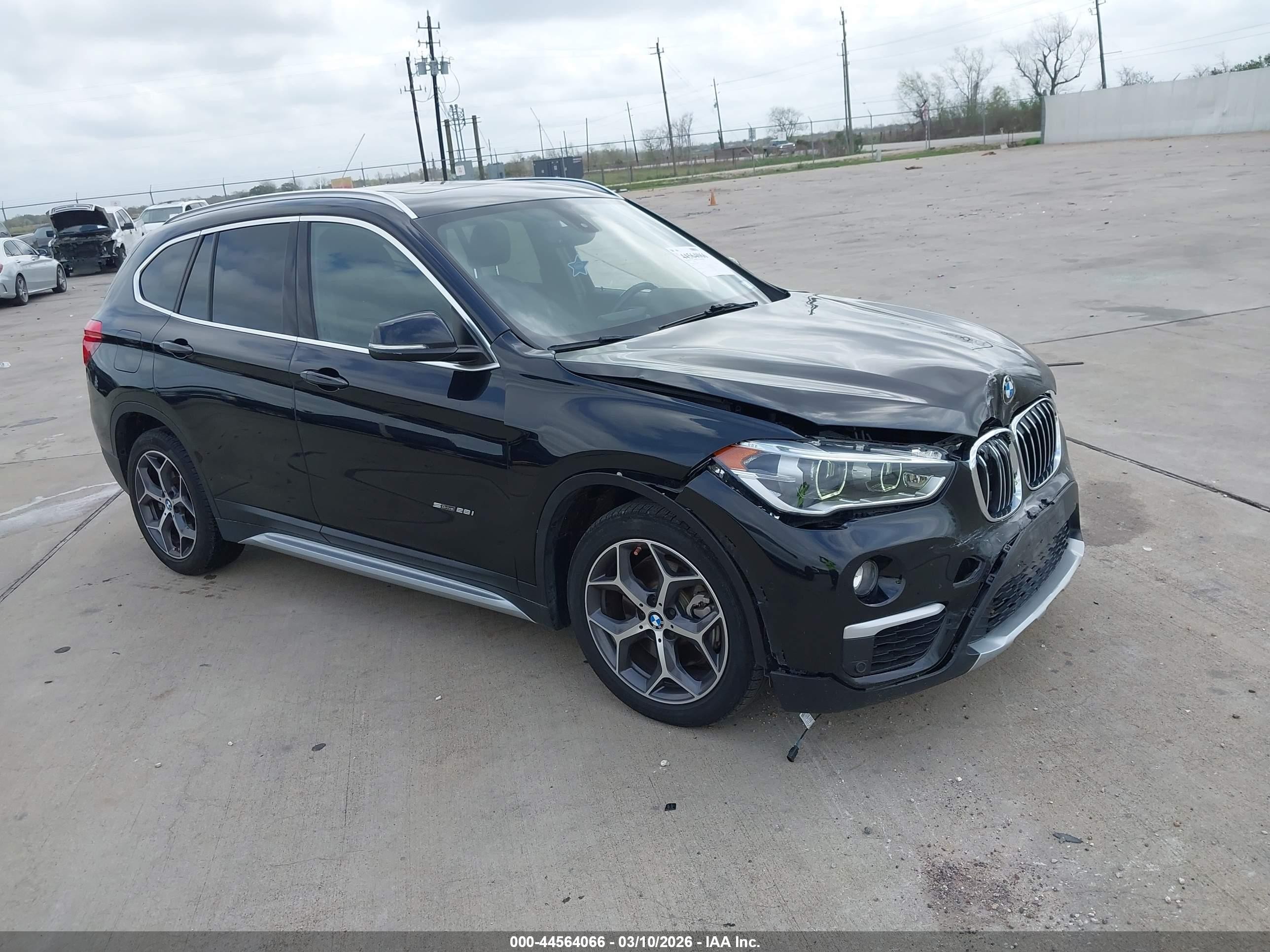 2018 BMW X1 sDrive28i, VIN WBXHU7C32J5H42934 — Front end