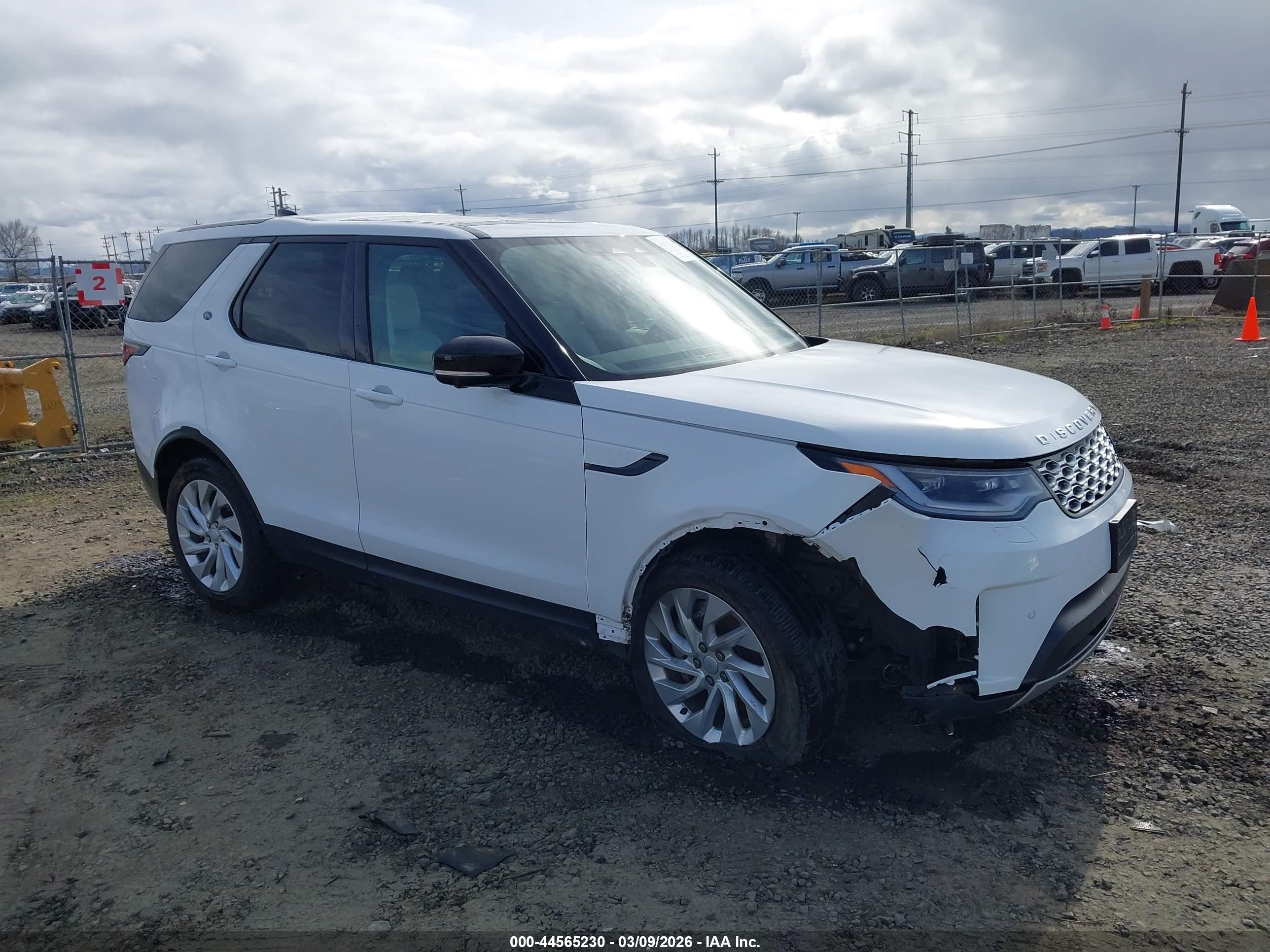 2025 Land Rover Discovery S, VIN SALRJ2FX7S2504114 — Front end