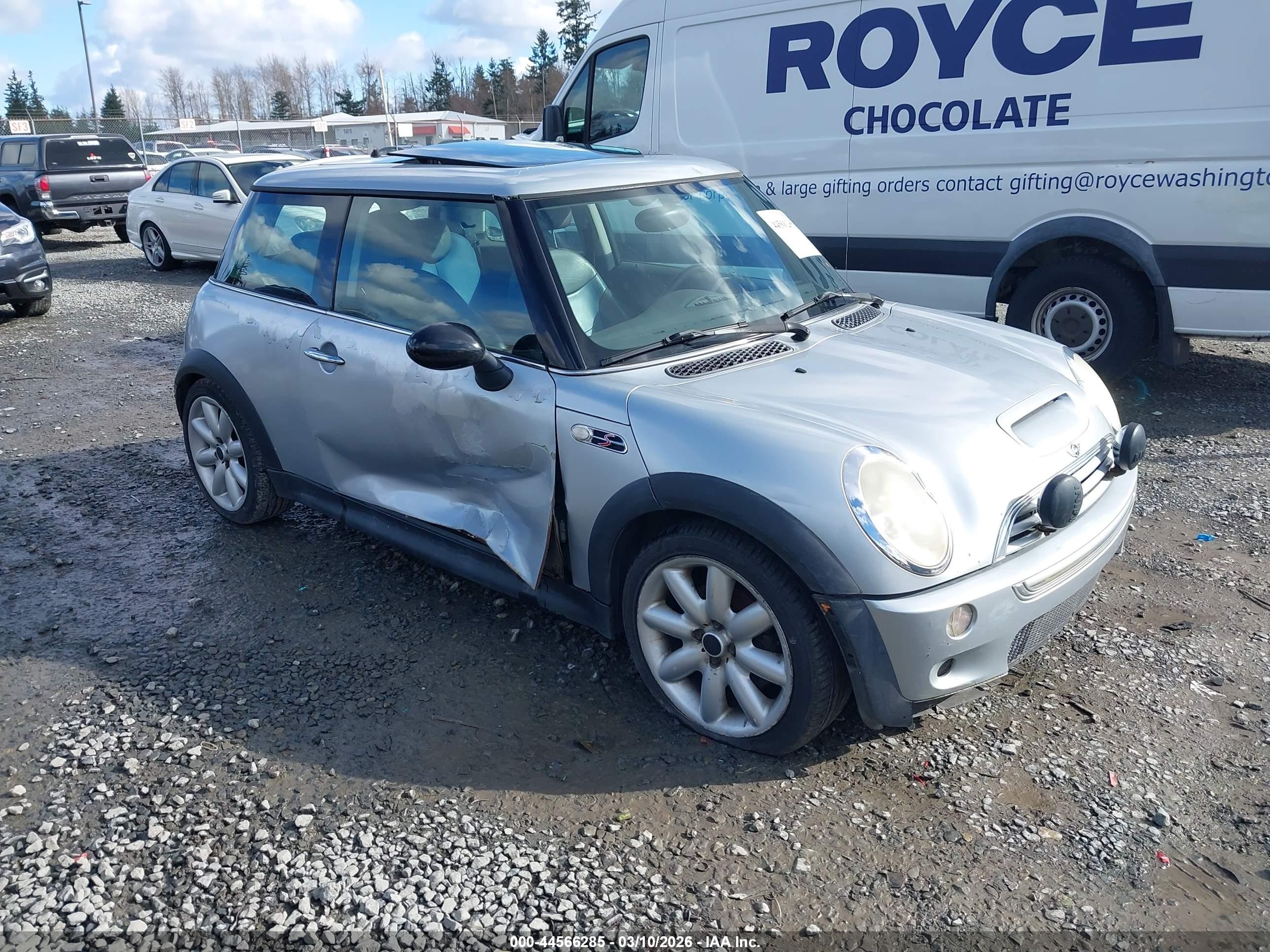 2002 MINI Hardtop S, VIN WMWRE33442TD55893 — Бок
