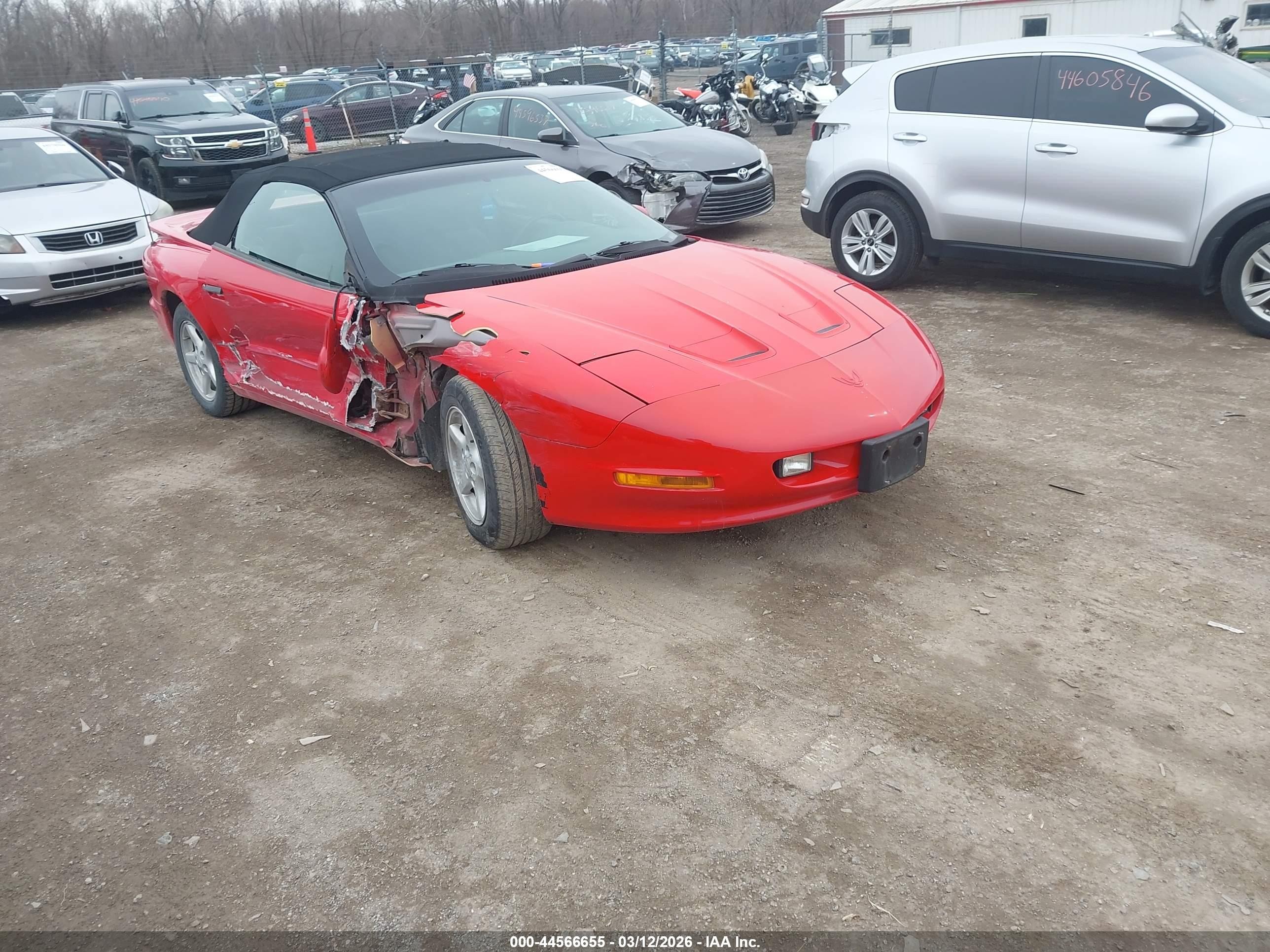 1995 Pontiac Firebird Firebird, VIN 2G2FS32K7S2247848 — Front end