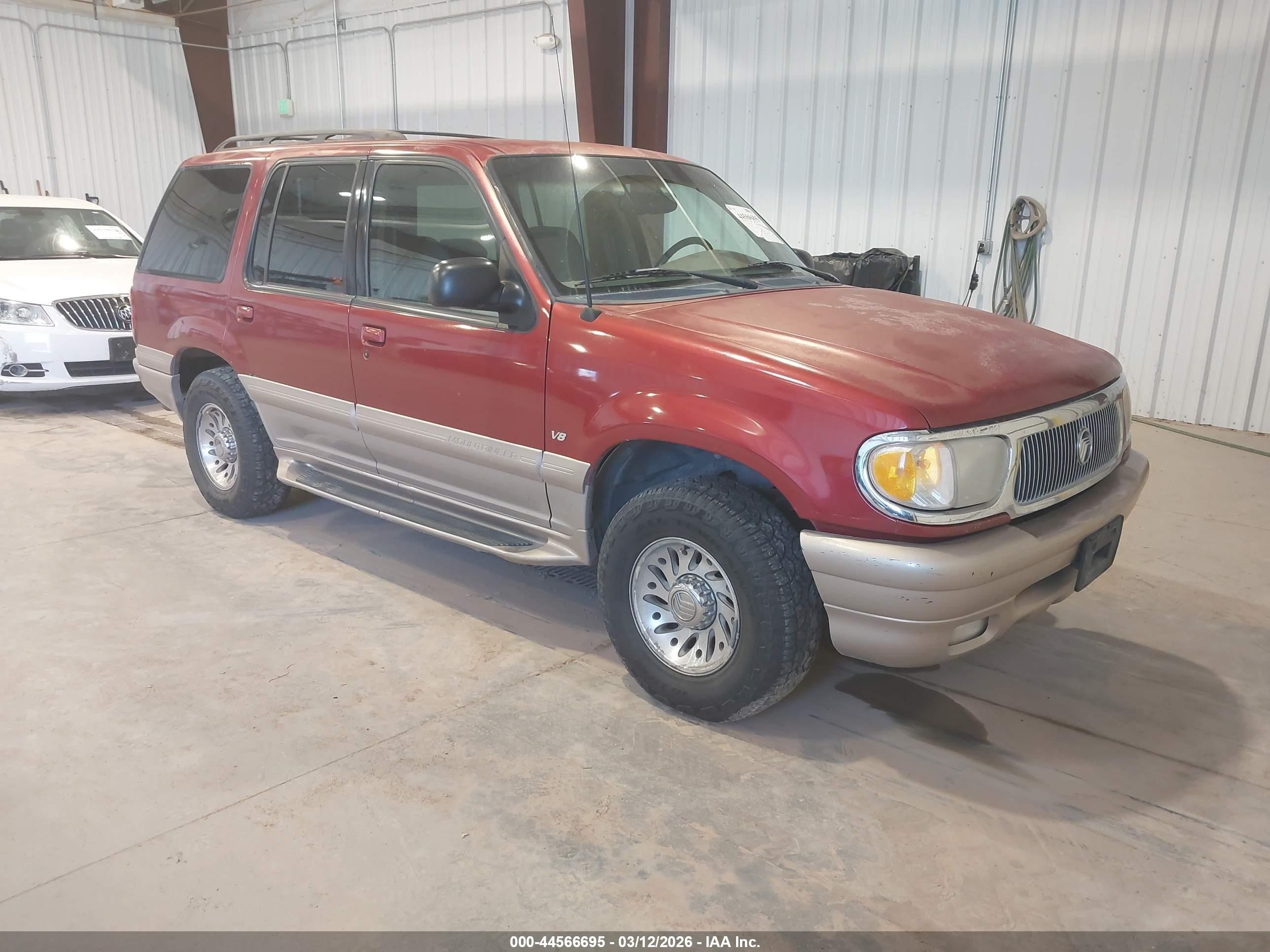 2001 Mercury Mountaineer, VIN 4M2ZU86P41UJ06034 — Front end
