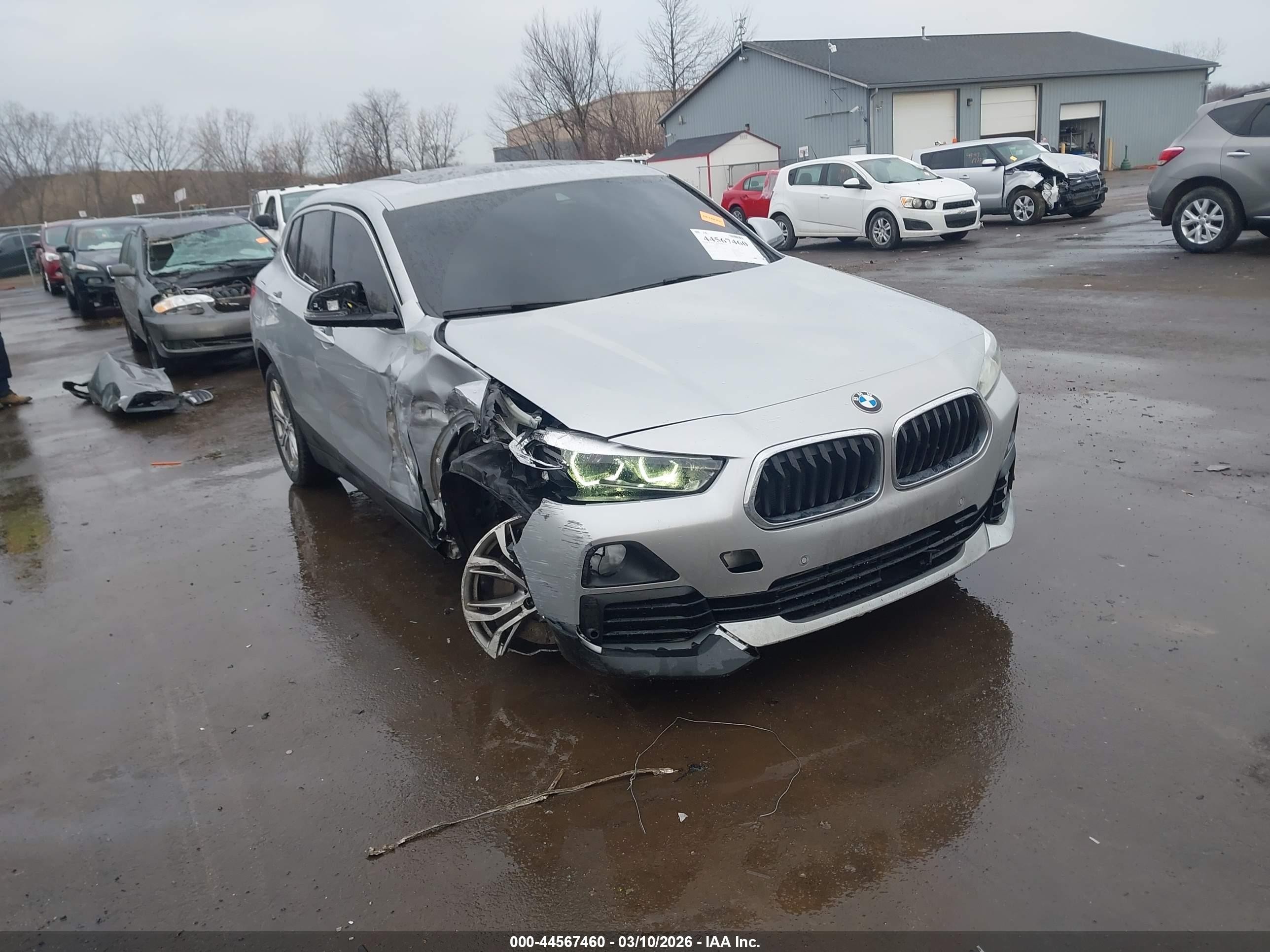 2020 BMW X2 sDrive28i, VIN WBXYH9C03L5P43774 — Бок