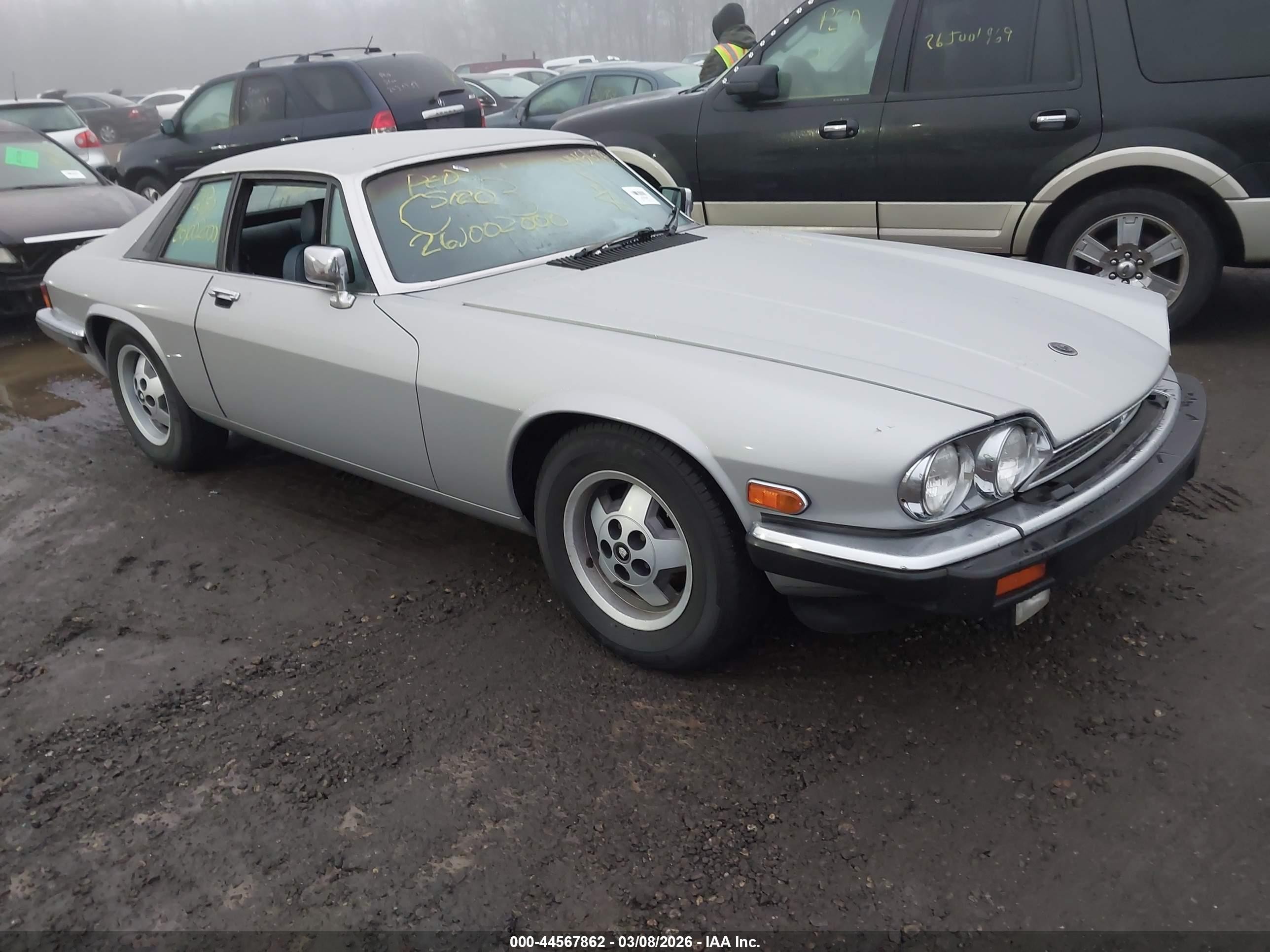 1985 Jaguar XJ, VIN SAJNV5844FC118055 — Rear end