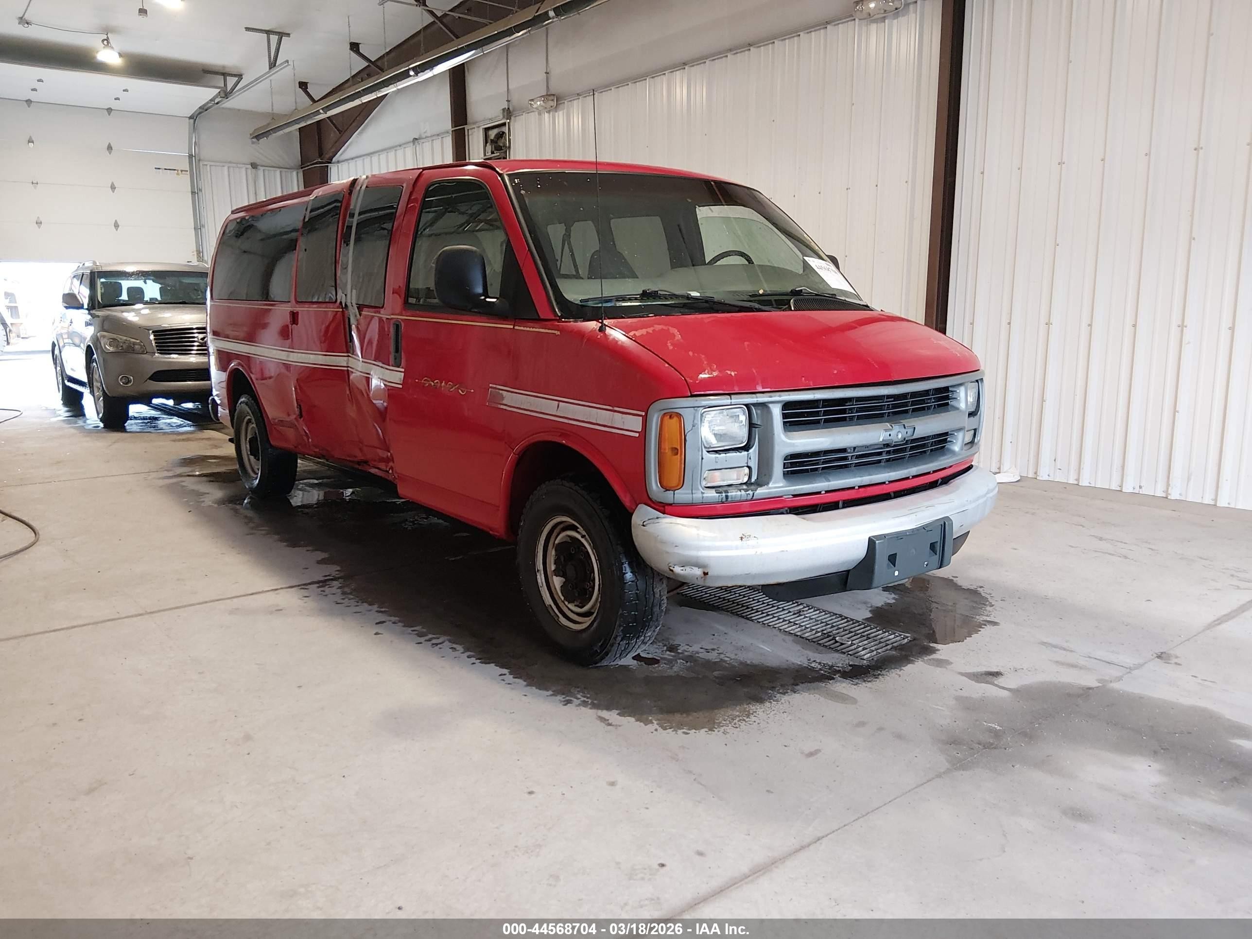 2001 Chevrolet Express, VIN 1GAHG39F911145792 — Side