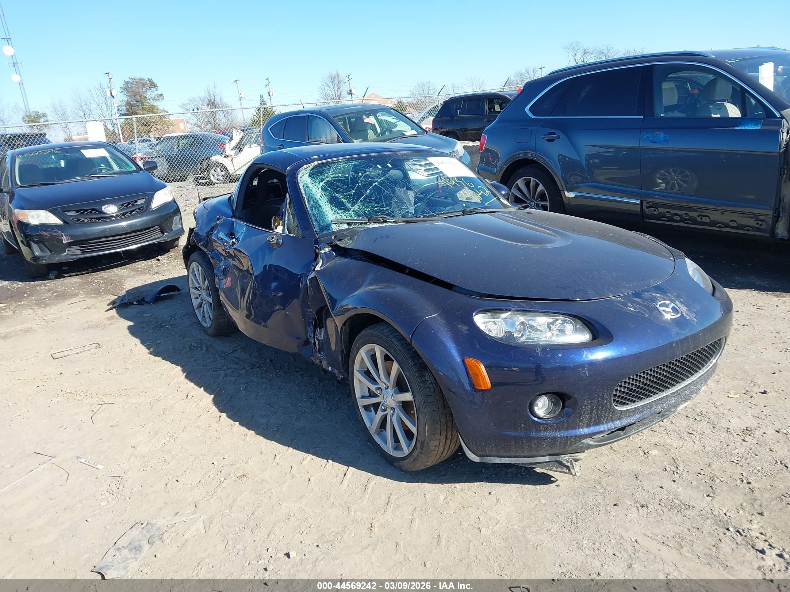 2008 Mazda MX-5 Miata Grand Touring, VIN JM1NC26FX80155865 — Side