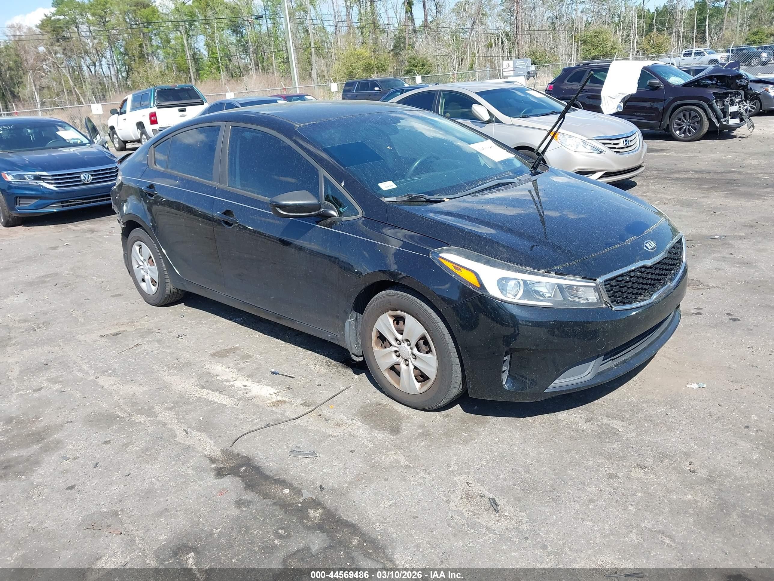 2017 Kia Forte LX, VIN 3KPFK4A77HE158460 — Rear end
