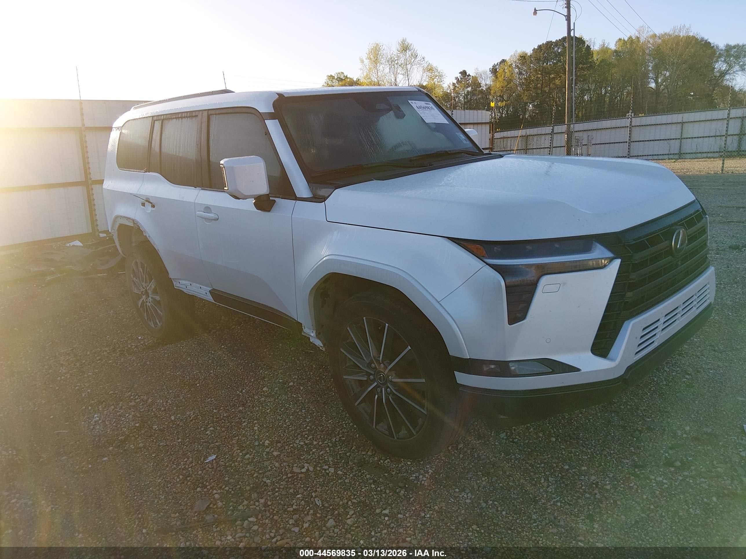 2024 Lexus GX 550 Luxury, VIN JTJVBCDXXR5018222 — Зад