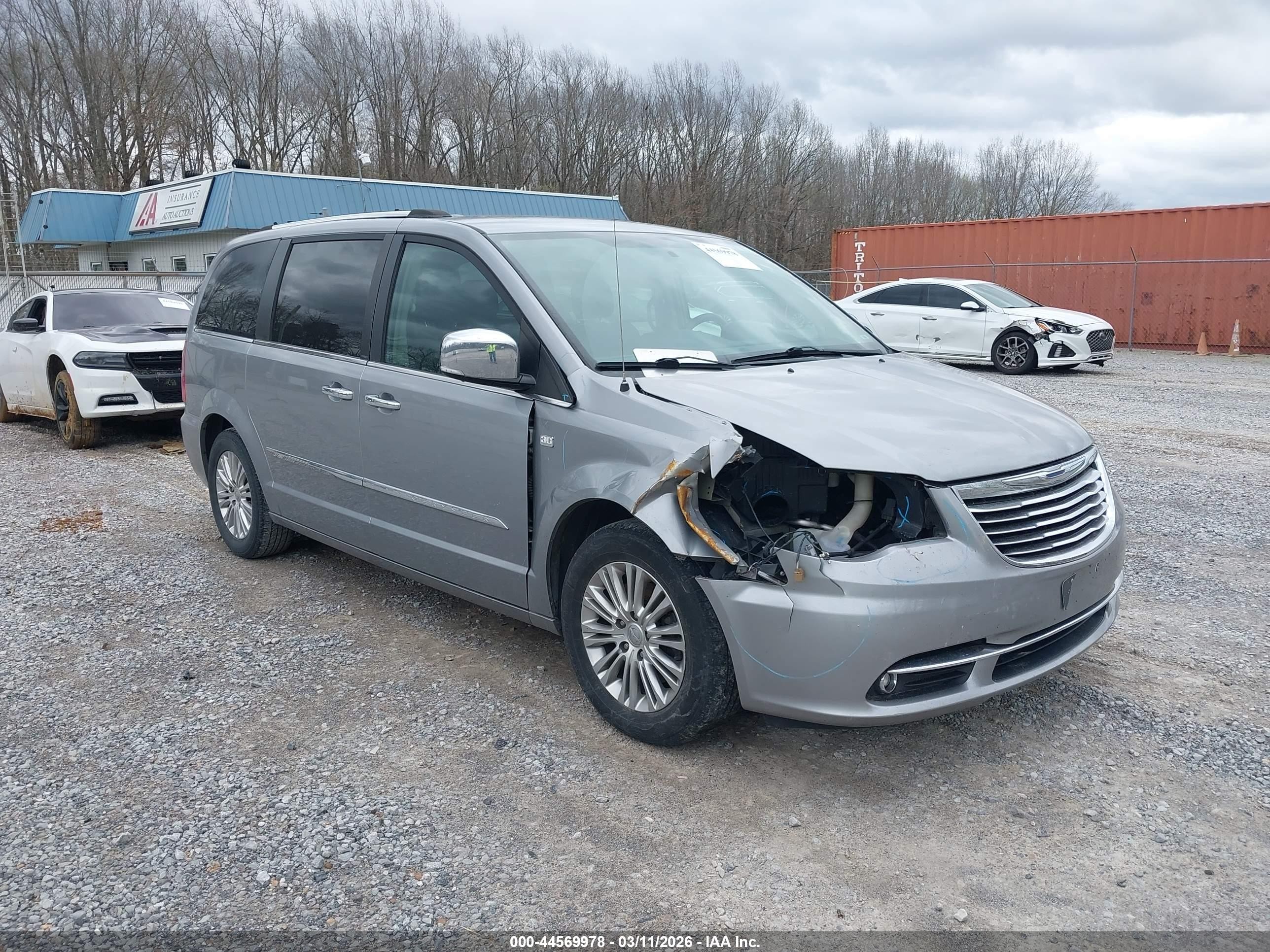 2014 Chrysler Town & Country Touring, VIN 2C4RC1CG3ER258782 — Front end