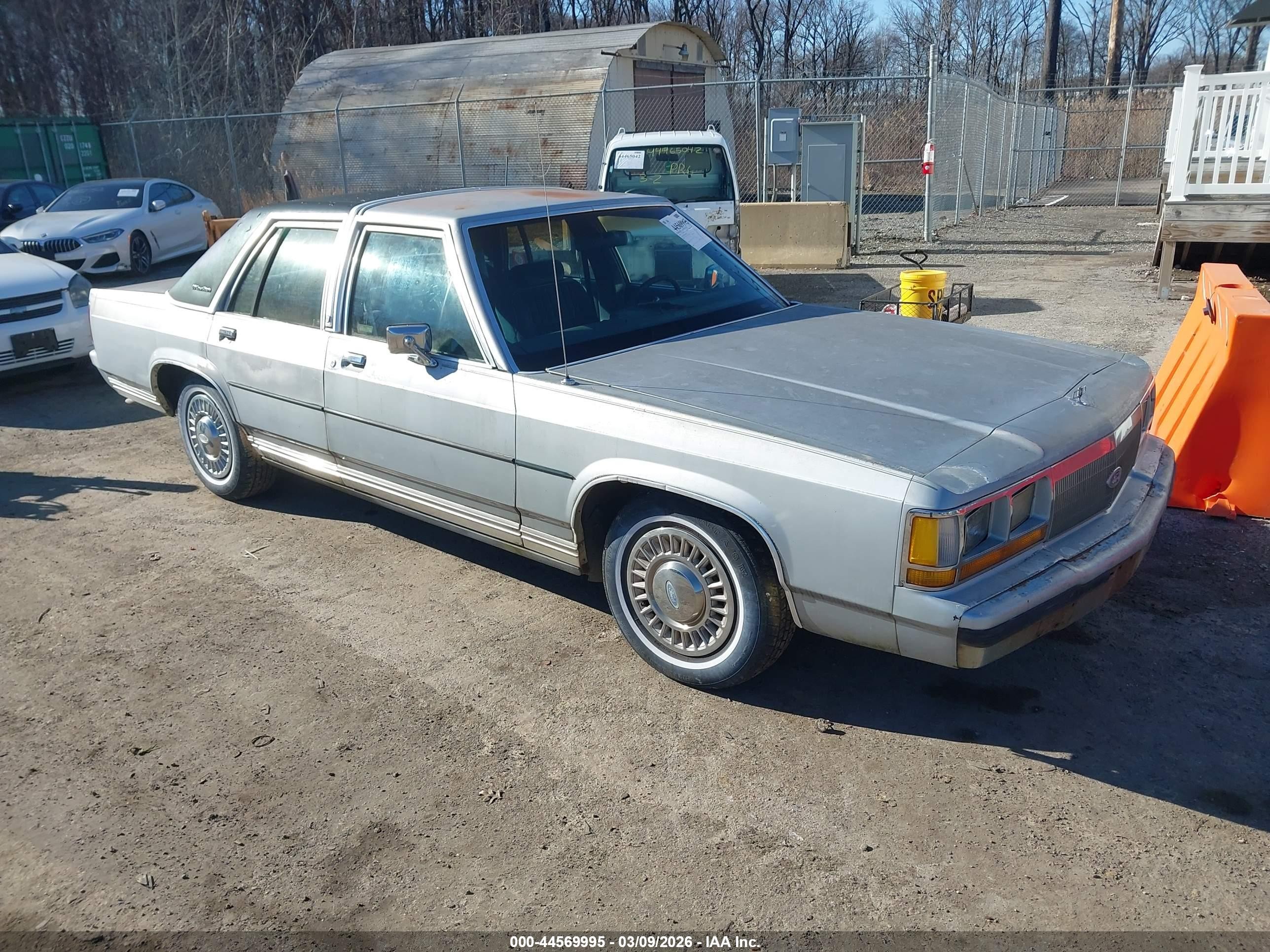1990 Ford Crown Victoria, VIN 2FACP73F3LX151606 — Roof